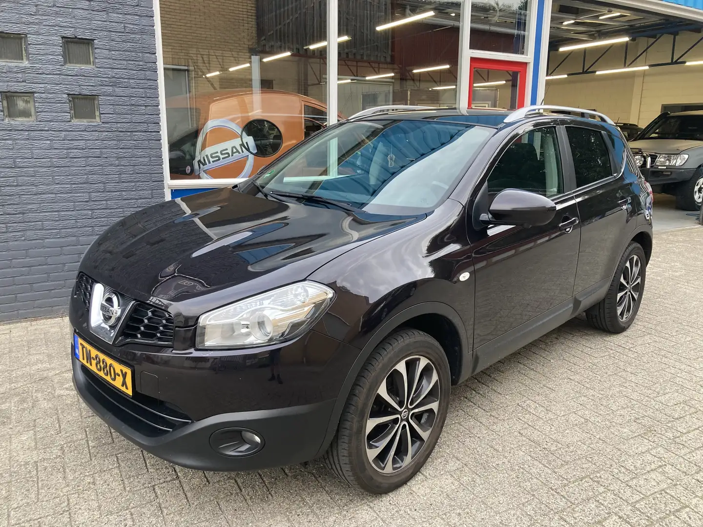 Nissan Qashqai 2.0 Connect Edition Automaat Paars - 1