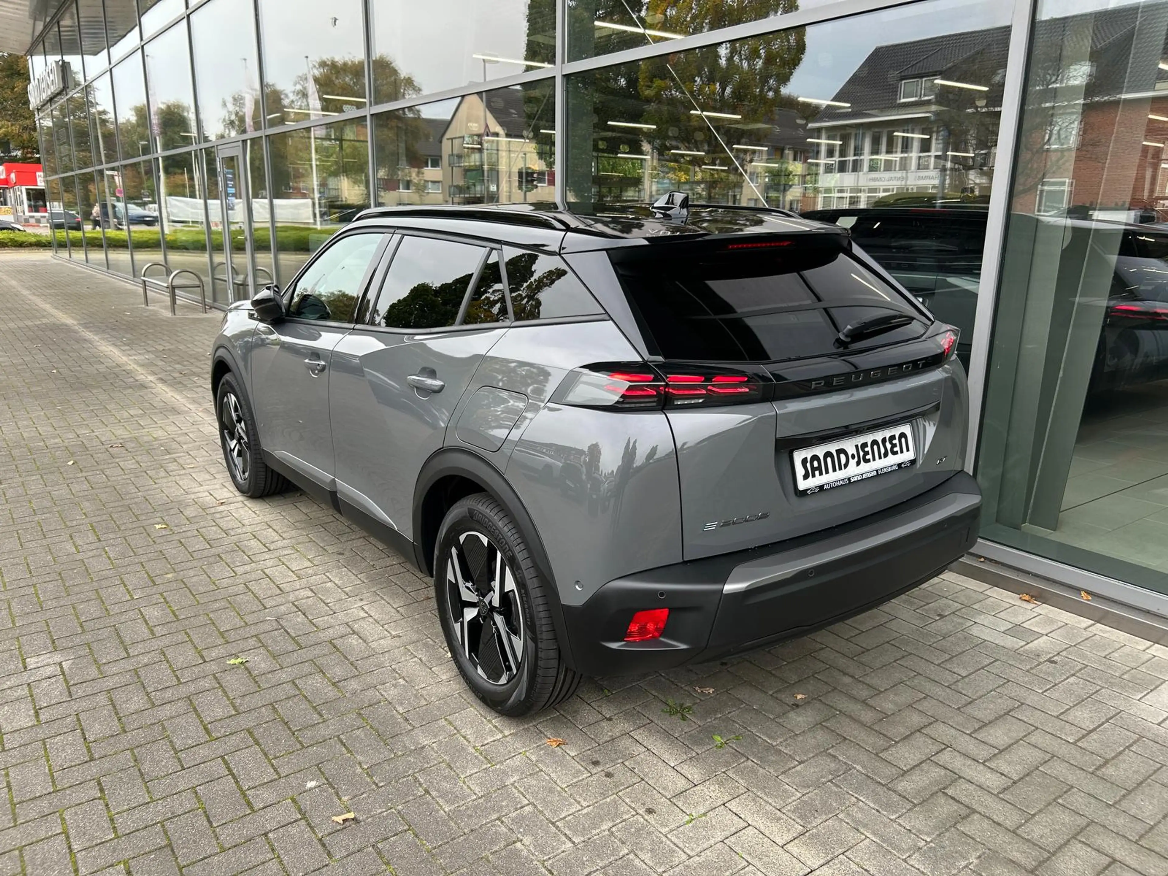 Peugeot e-2008 156 GT 54 kWh ACC Alcantara 360° Keyless — photo 4