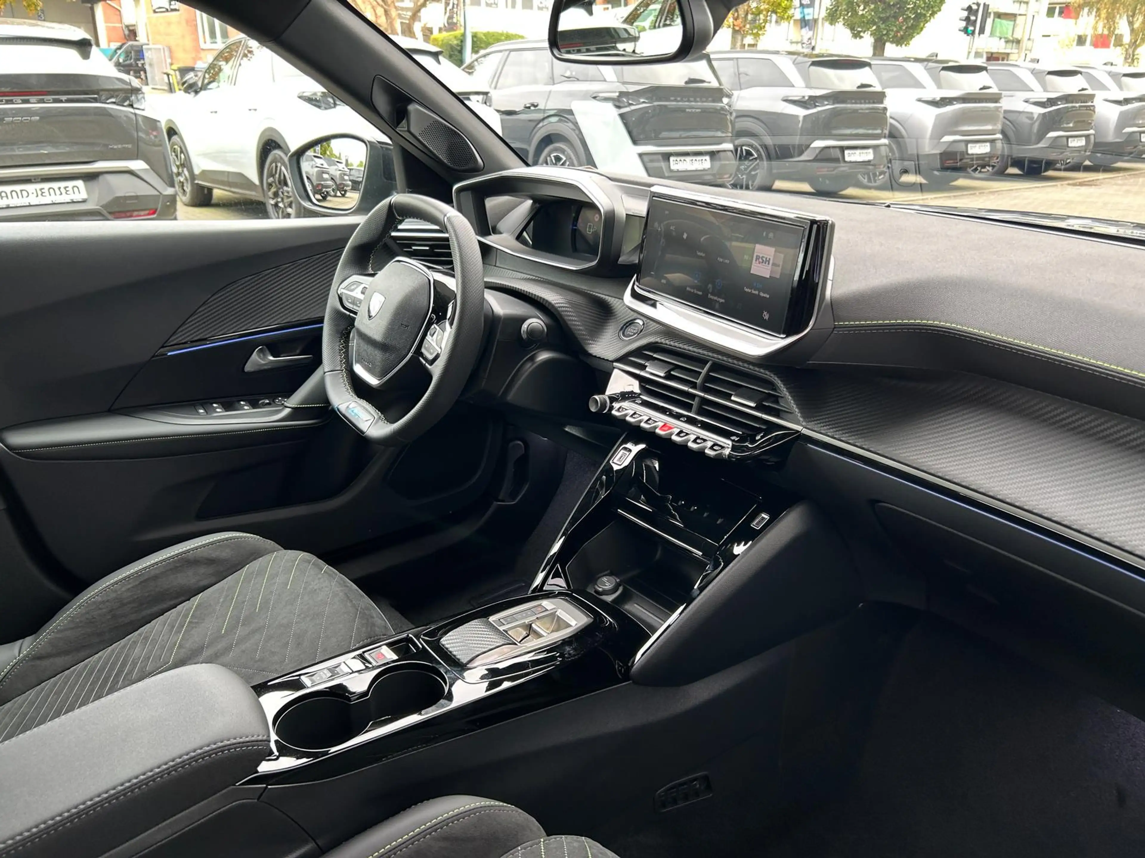 Peugeot e-2008 156 GT 54 kWh ACC Alcantara 360° Keyless — photo 6