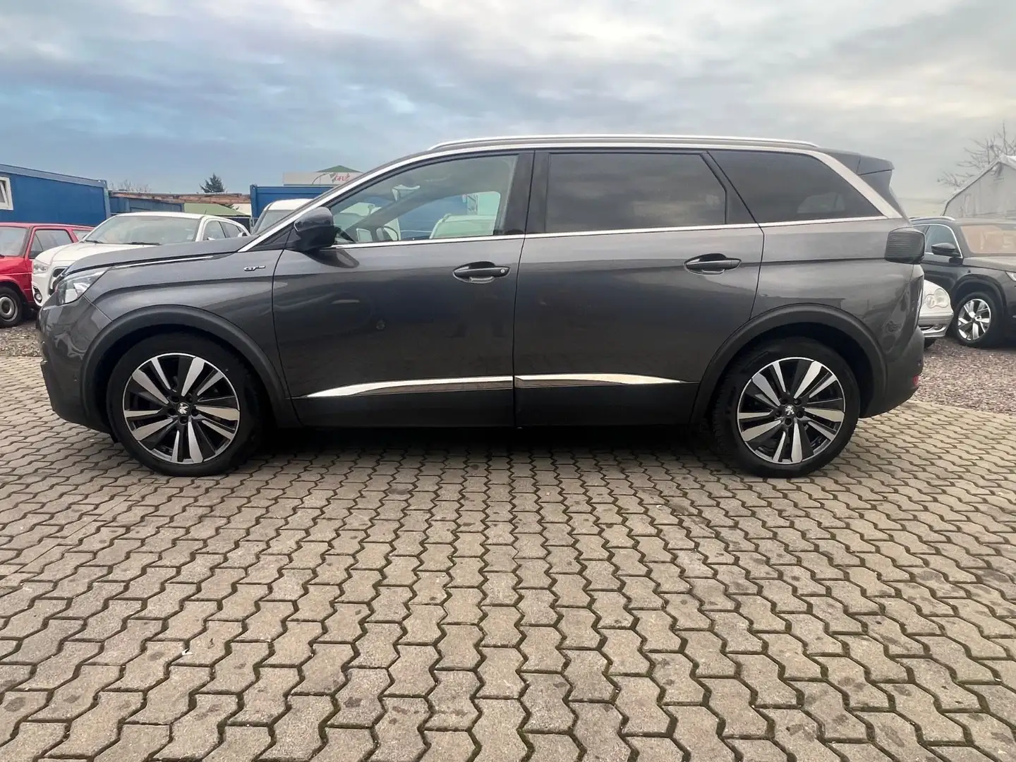 Peugeot 5008 GT AUTOMATIK,SHZ,NAVI,PANORAMA 7 SITZE Gris - 2