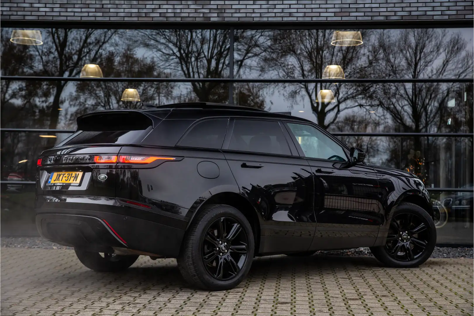 Land Rover Range Rover Velar 2.0 P400e S , Panoramadak, Meridian sound, Memory- Zwart - 2