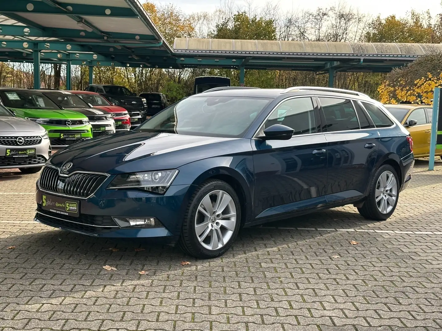 Skoda Superb Kombi 2.0 TDI Style *ACC*Navi*Sitzh.*Xenon Blau - 2