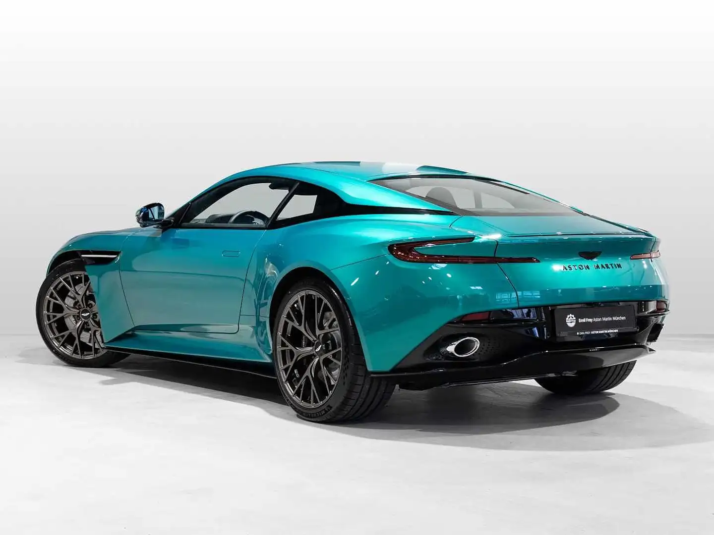 Aston Martin DB12 Coupe Podium Green Grün - 2