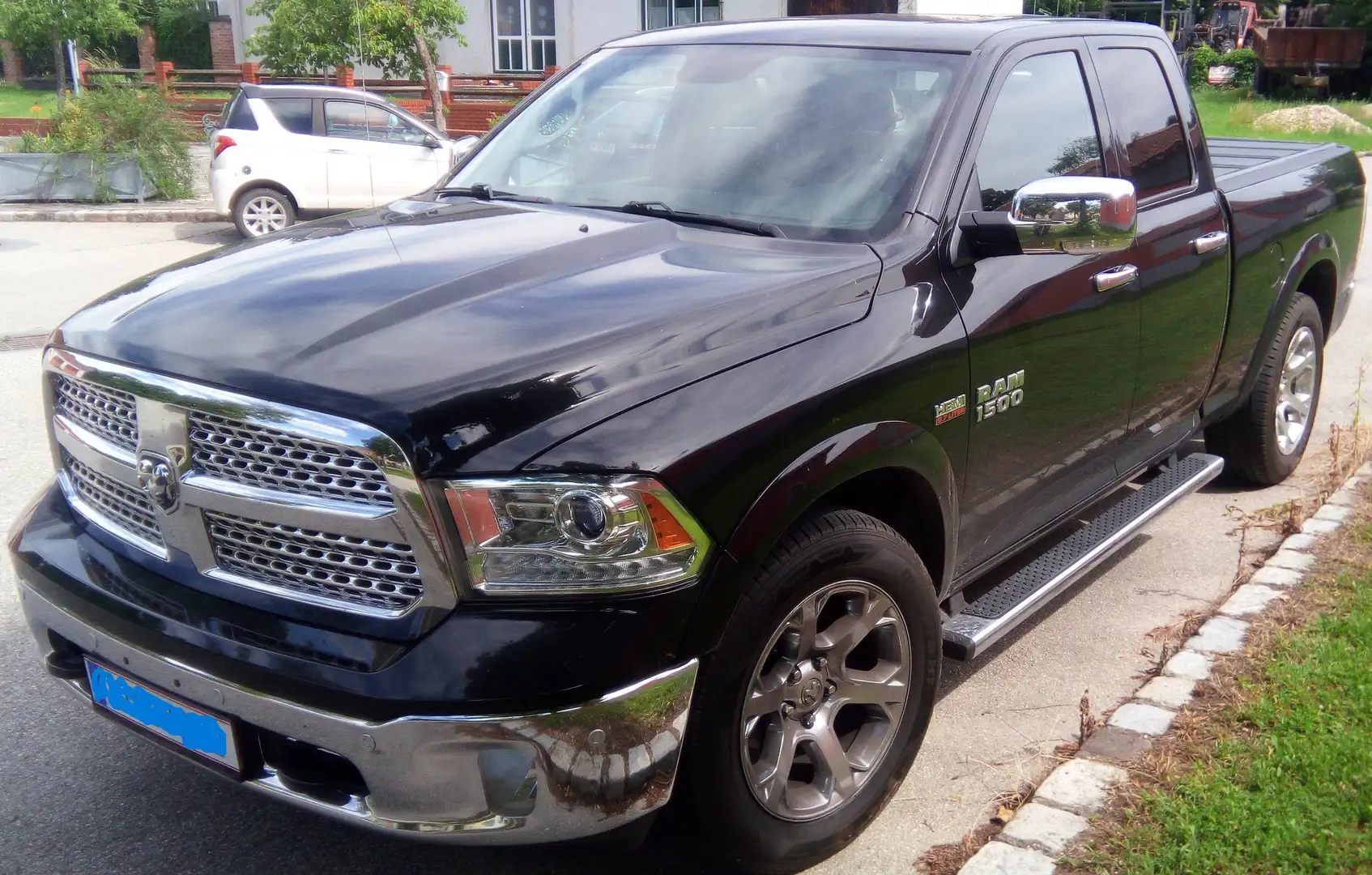 Dodge RAM 1500 Laramie Quad Cap 6' 4'' Schwarz - 2