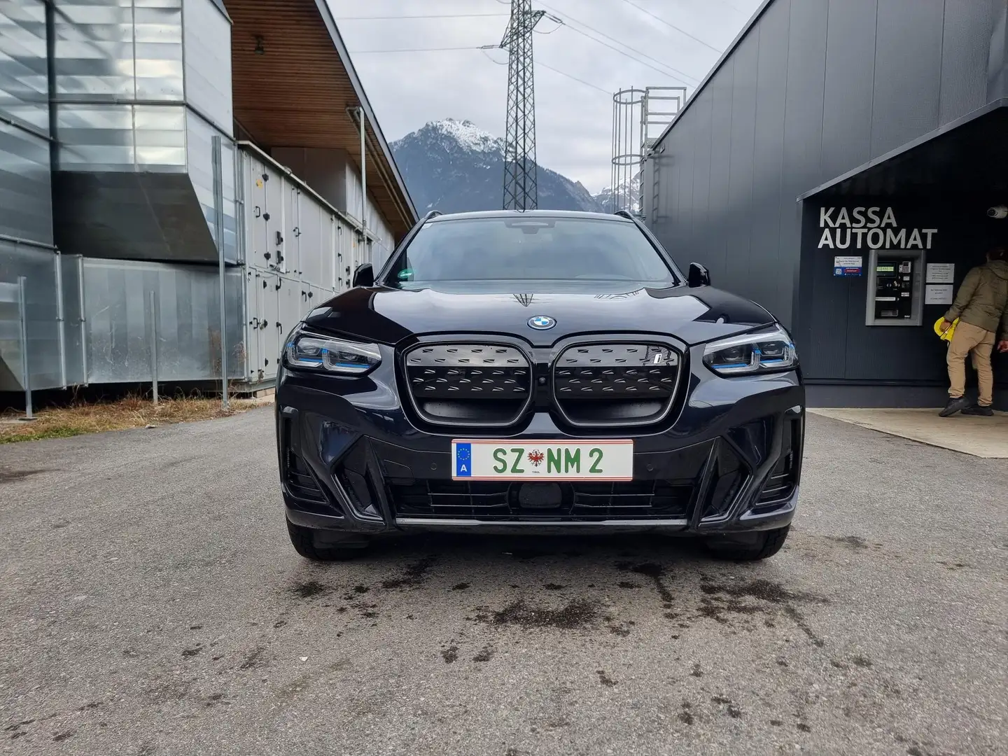 BMW iX3 Impressive Schwarz - 2