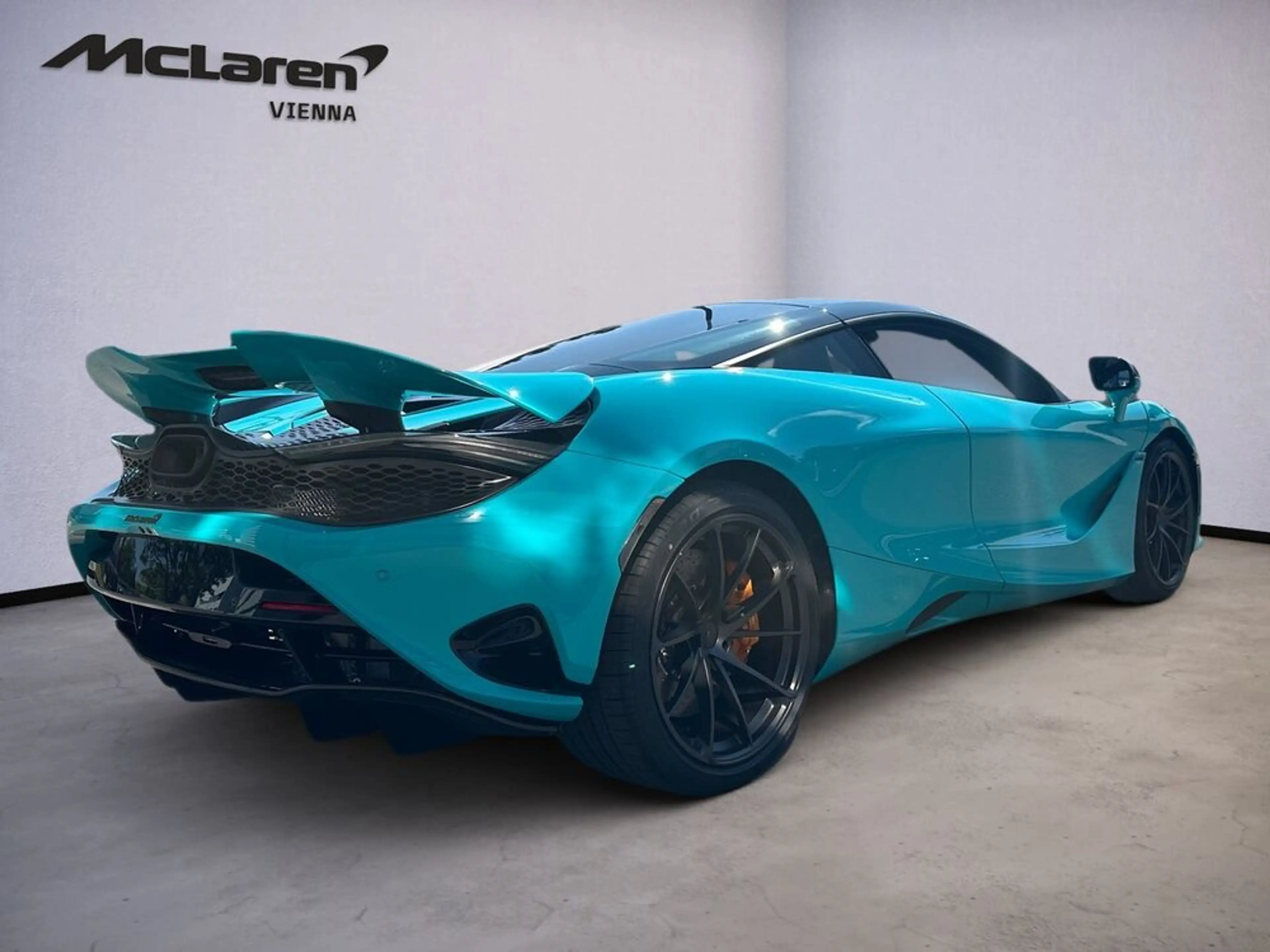 McLaren 750S 750S / MSO Tokyo Cyan / B&W / Lift / 360 Camera — photo 3