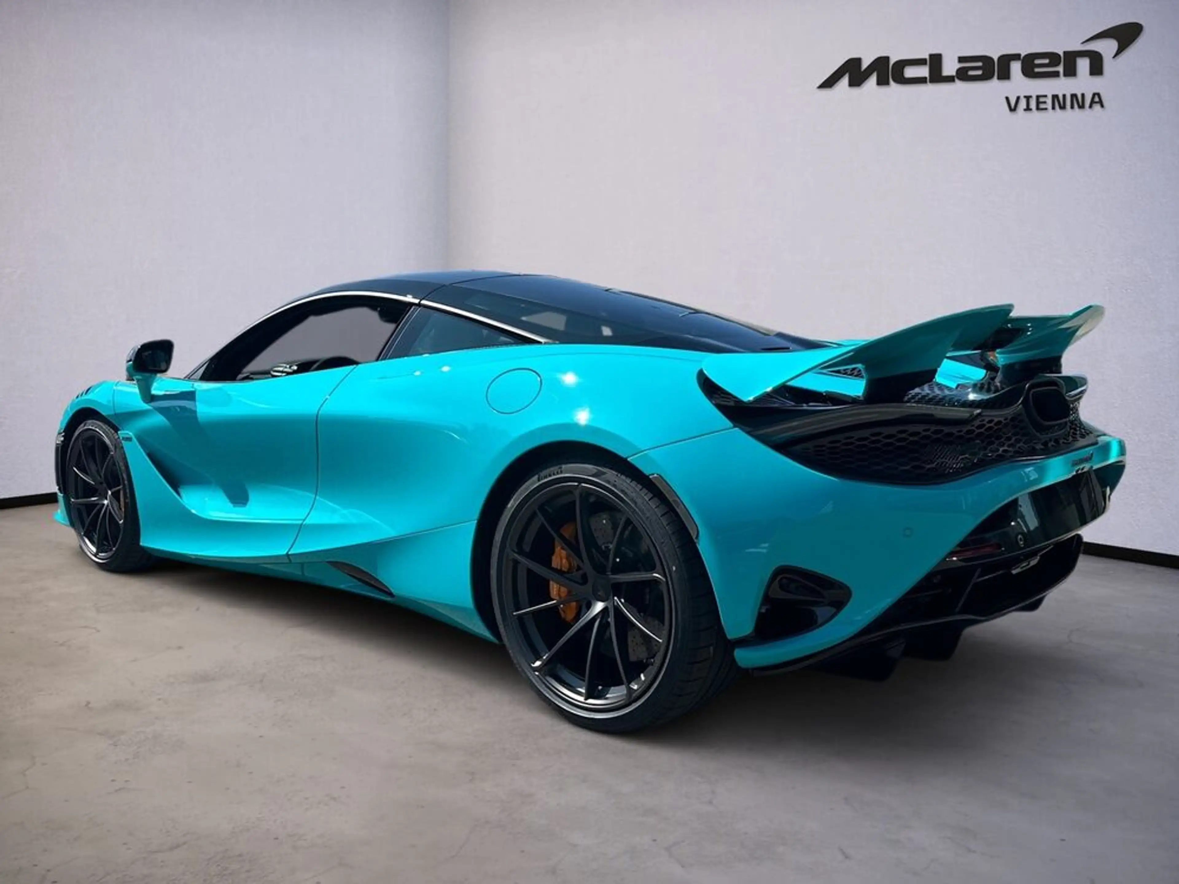 McLaren 750S 750S / MSO Tokyo Cyan / B&W / Lift / 360 Camera — photo 4