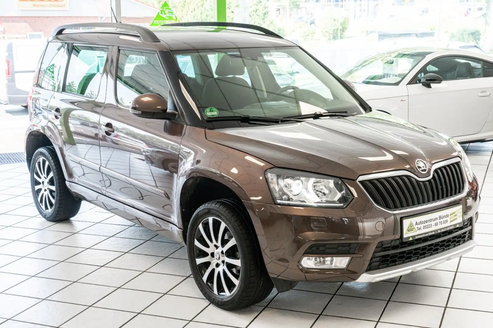 Skoda Yeti Drive 1.4 TSI Benzin Xenon Navi AHK Kamera Brun - 1