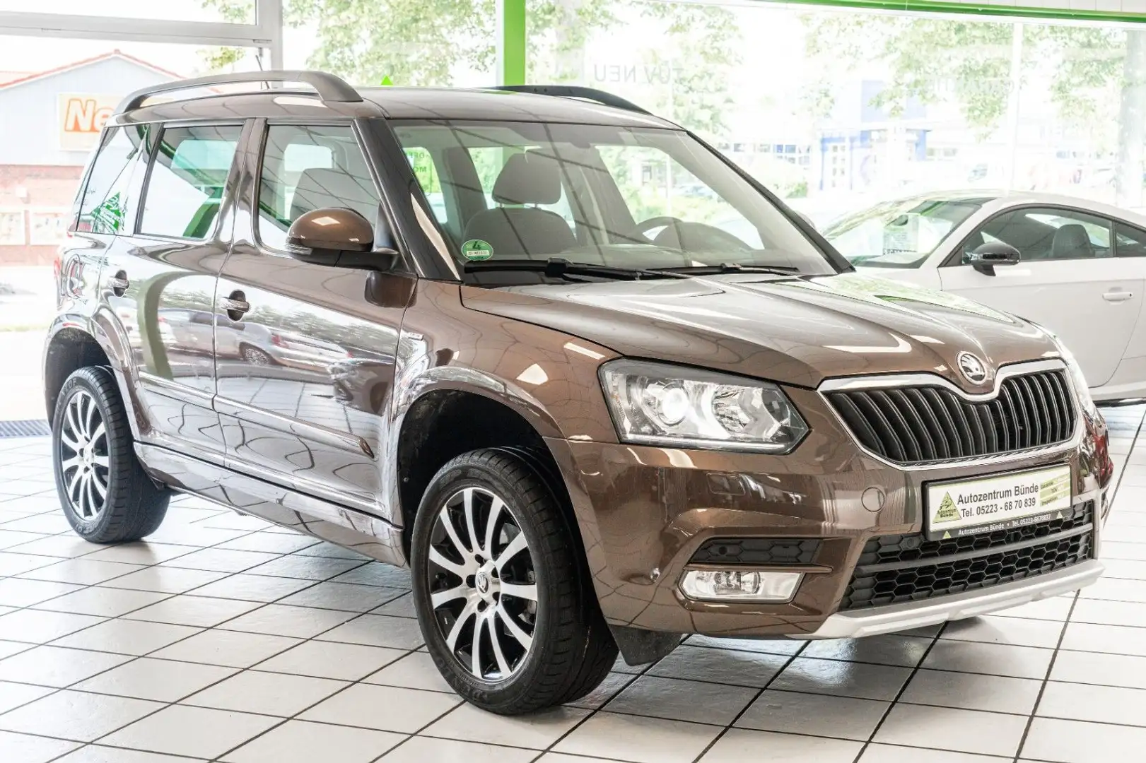 Skoda Yeti Drive 1.4 TSI Benzin Xenon Navi AHK Kamera Brun - 2