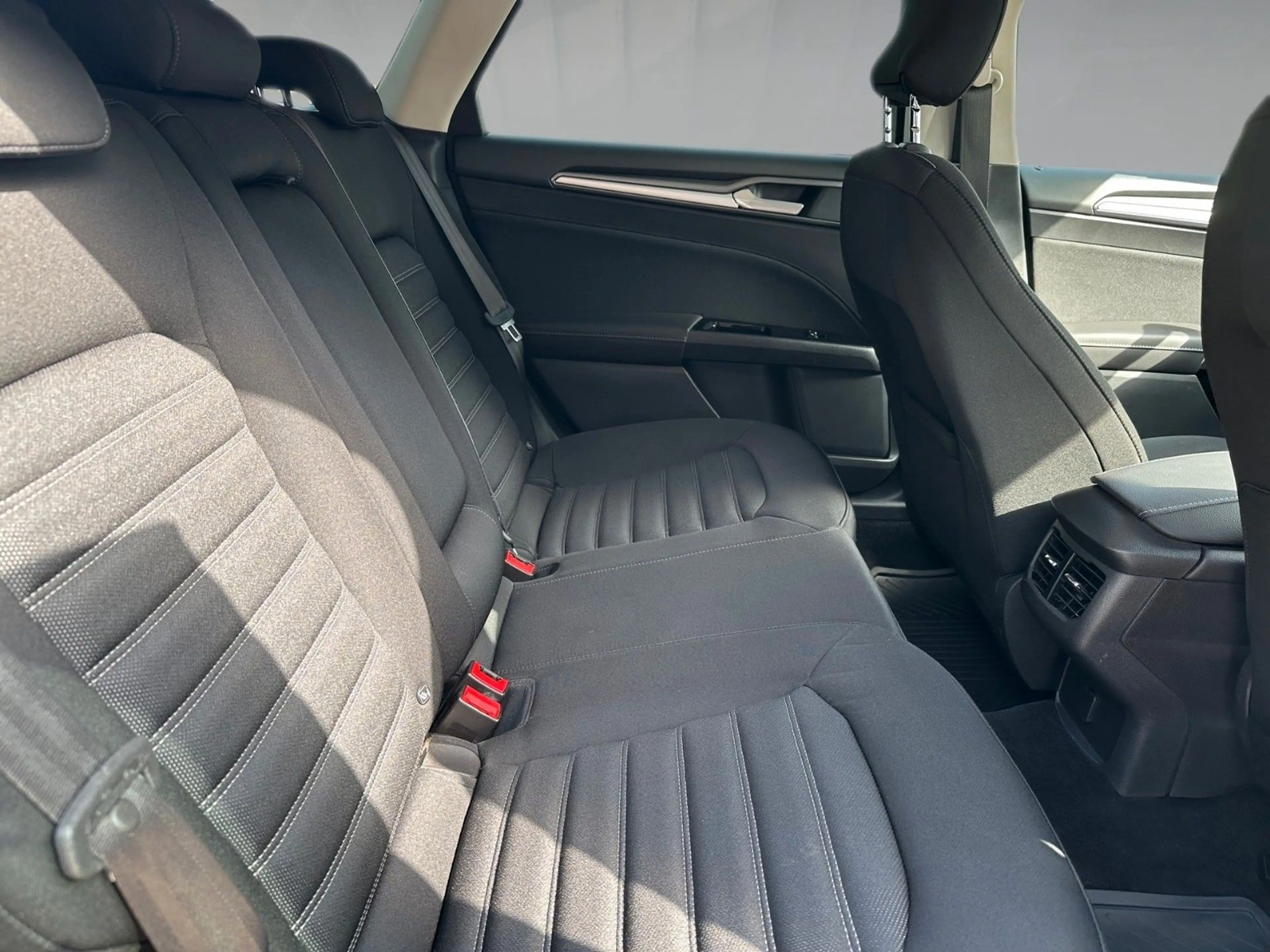 Ford Mondeo Turnier Business Edition — photo 8
