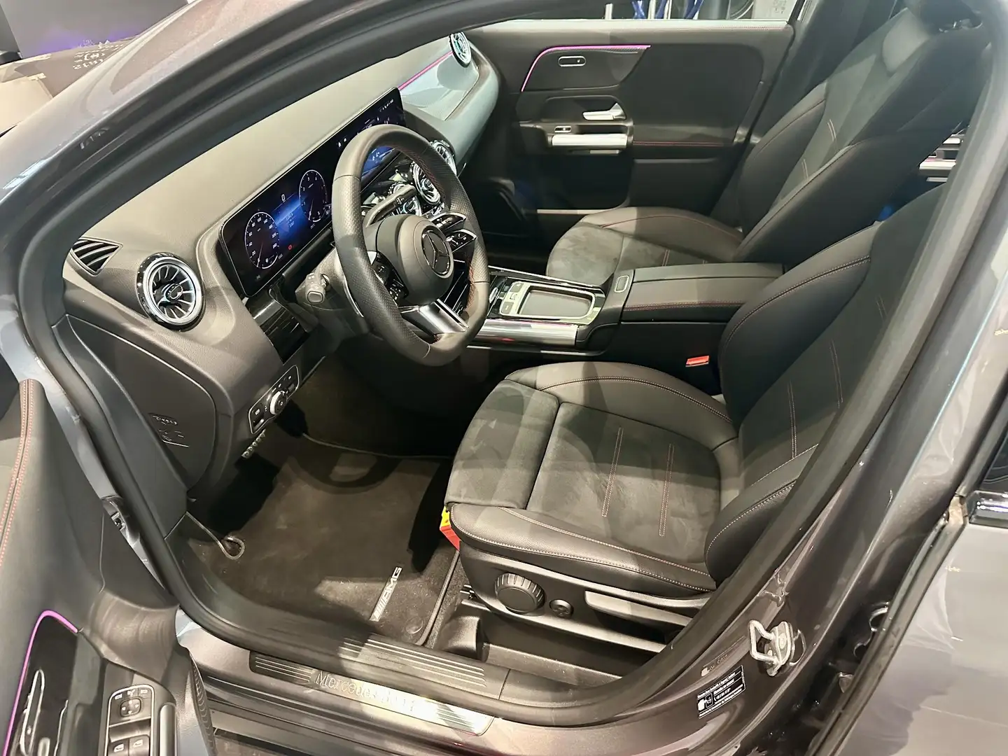 Mercedes-Benz GLA 180 D AMG Line | Nightpack | Verwarmde Zetels | Widesc Grijs - 2
