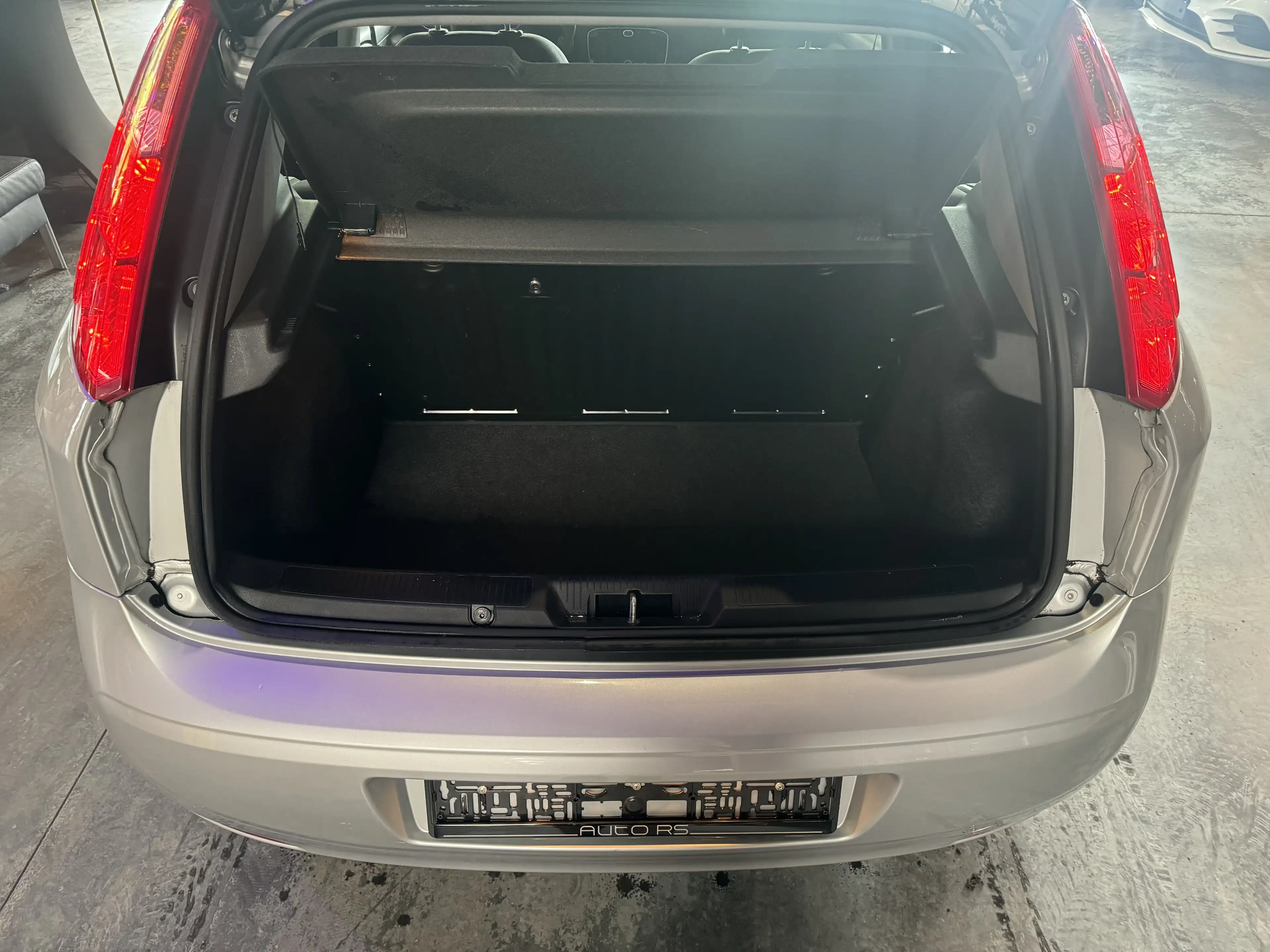 Fiat Punto 1.2i -44.892 KM ! 5 PORTES - A/C - RADIO CD/MEDIA — photo 8