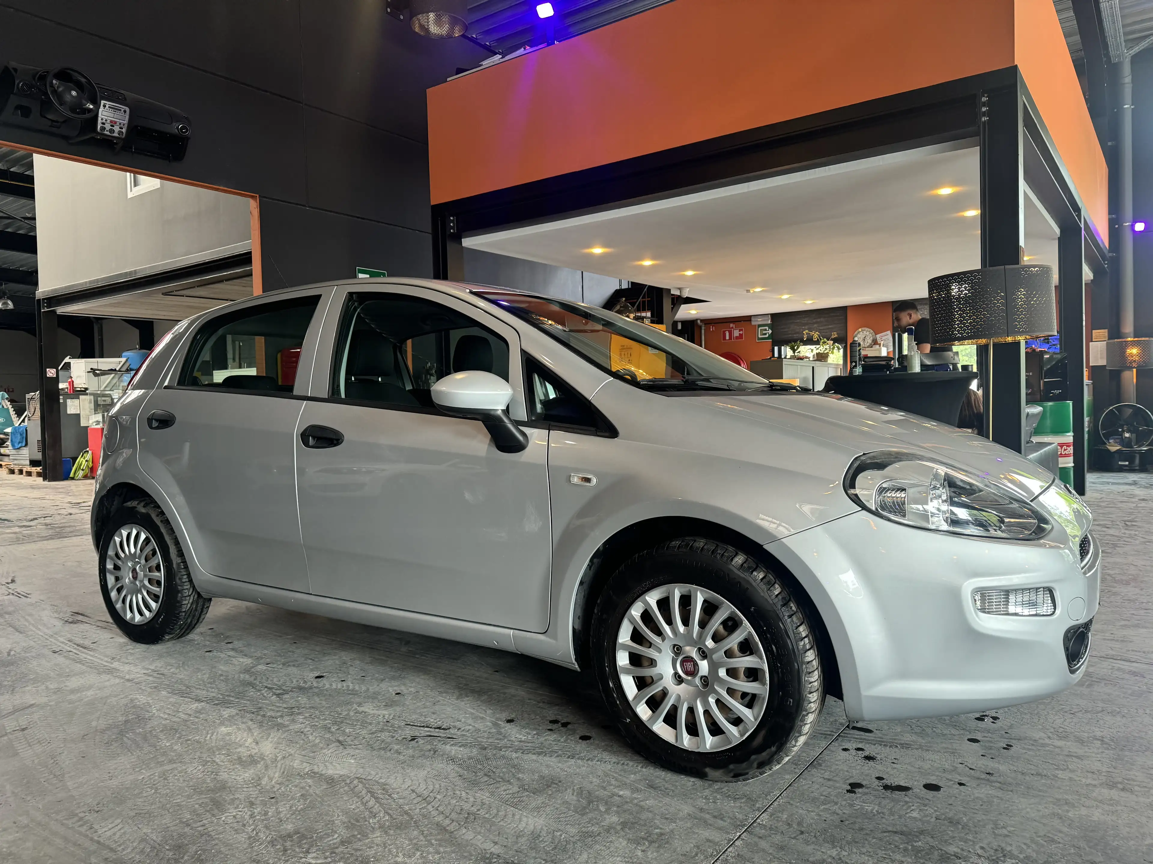 Fiat Punto 1.2i -44.892 KM ! 5 PORTES - A/C - RADIO CD/MEDIA — photo 2