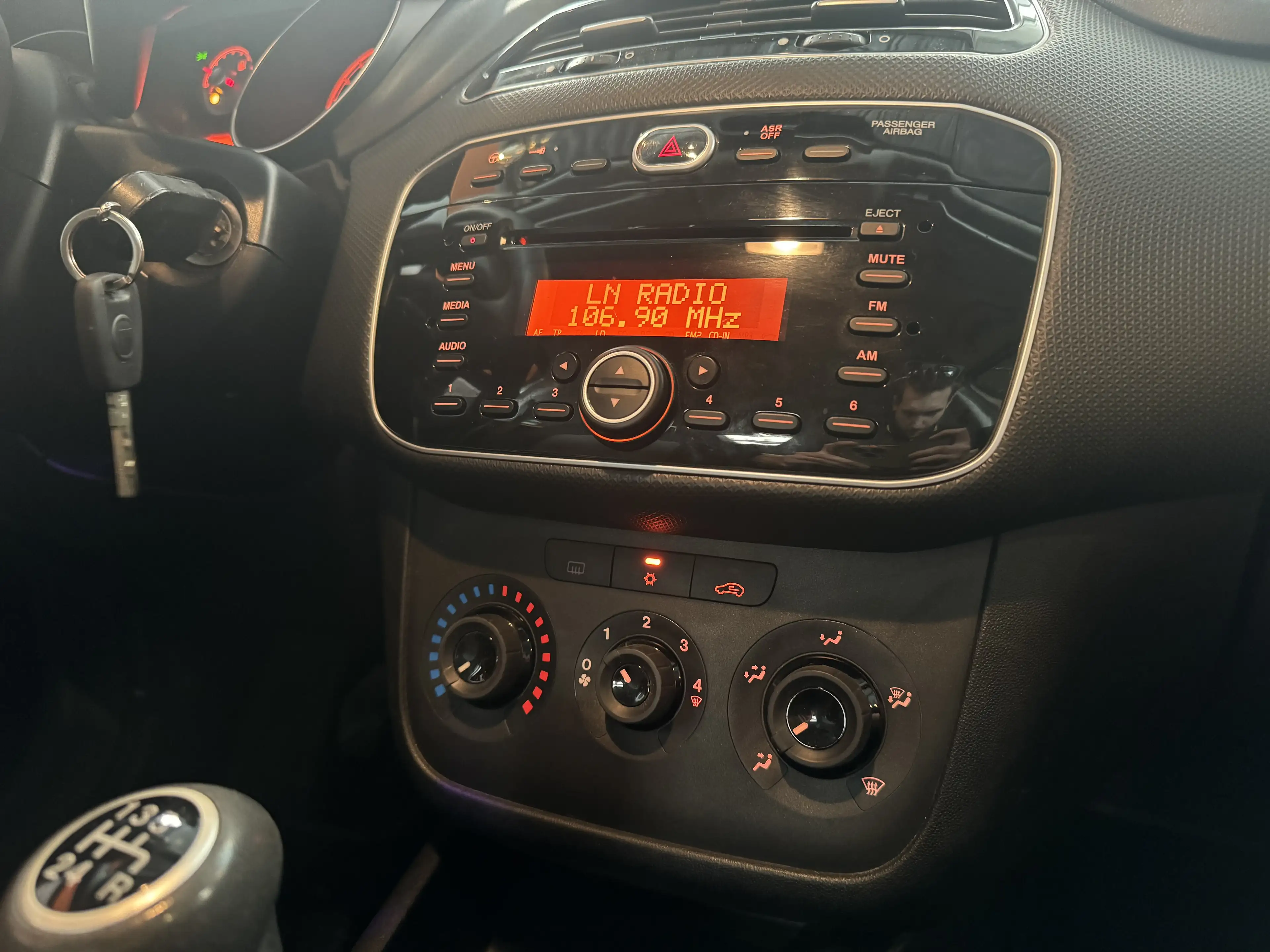 Fiat Punto 1.2i -44.892 KM ! 5 PORTES - A/C - RADIO CD/MEDIA — photo 14