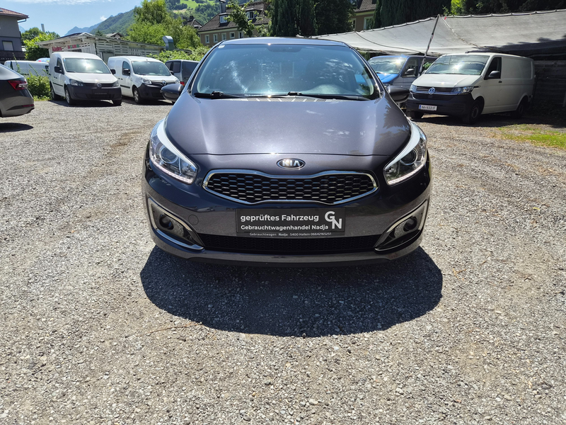 Kia Ceed / cee'd cee'd 1,4 CRDi Silber — photo 8