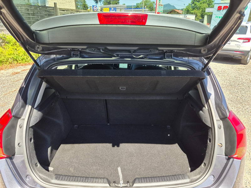 Kia Ceed / cee'd cee'd 1,4 CRDi Silber — photo 13