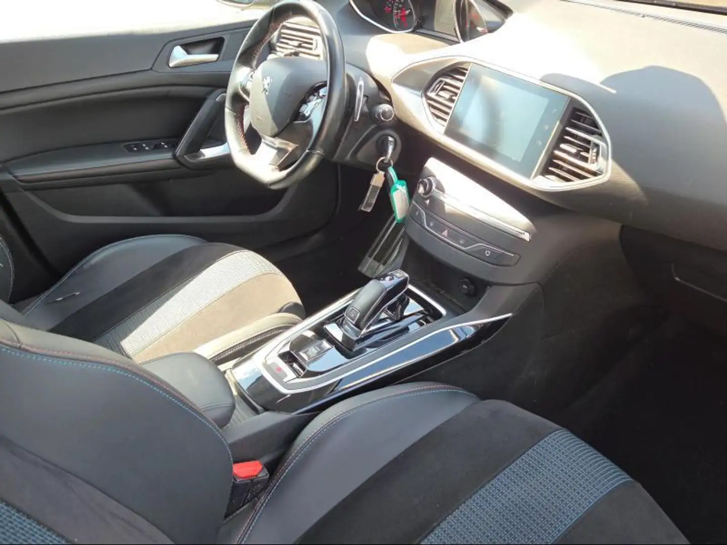 Peugeot 308 Tech Edition 1.2i 130pk Aut. Adaptive Cruise | GPS Gris - 2
