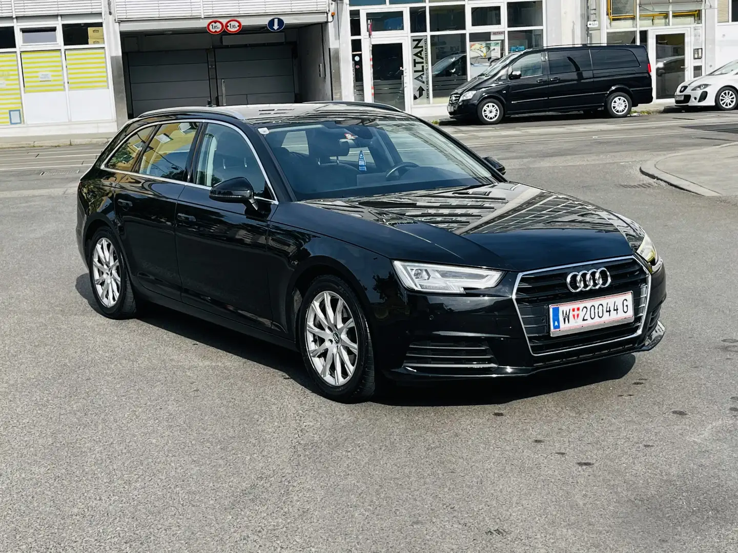 Audi A4 Avant 2,0 TDI S-tronic *LEDER* - 1