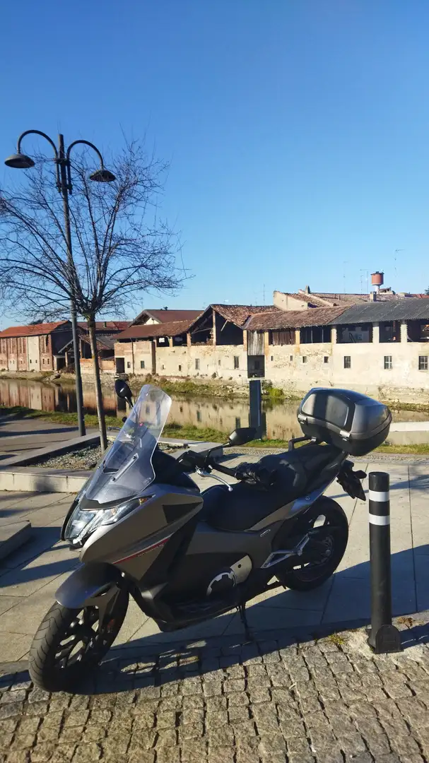 Honda Integra 750 abs Gris - 1