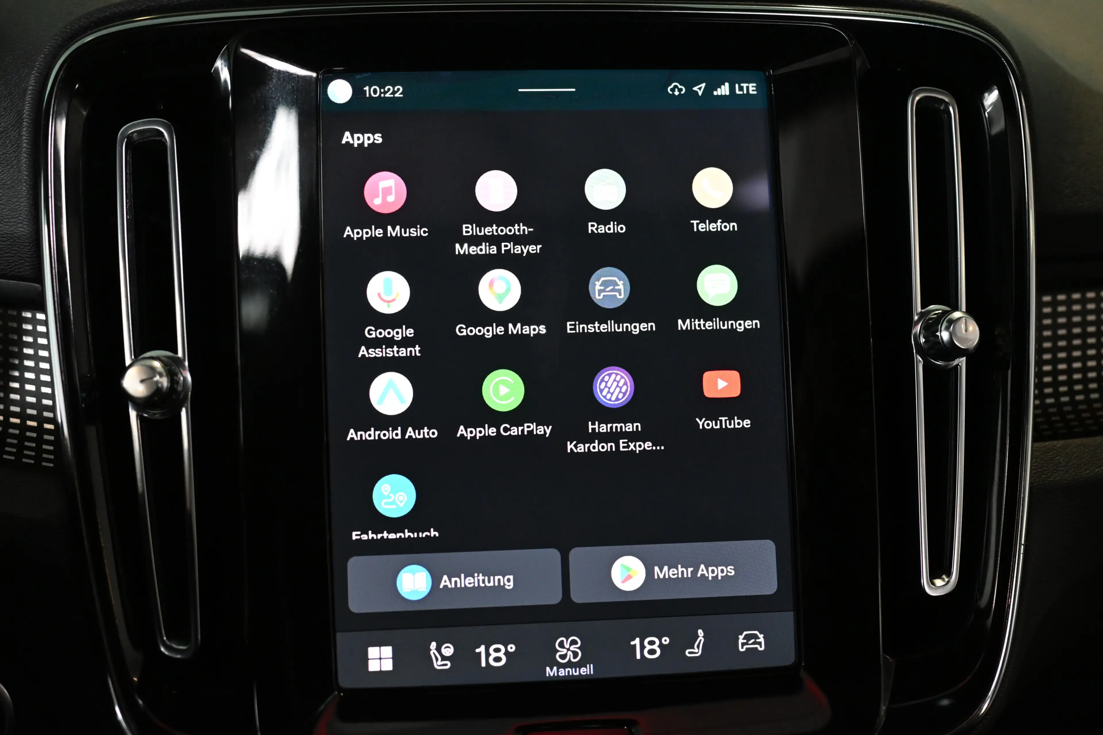 Volvo XC40 B3 Ultra Black Edition AHK Pano — photo 12