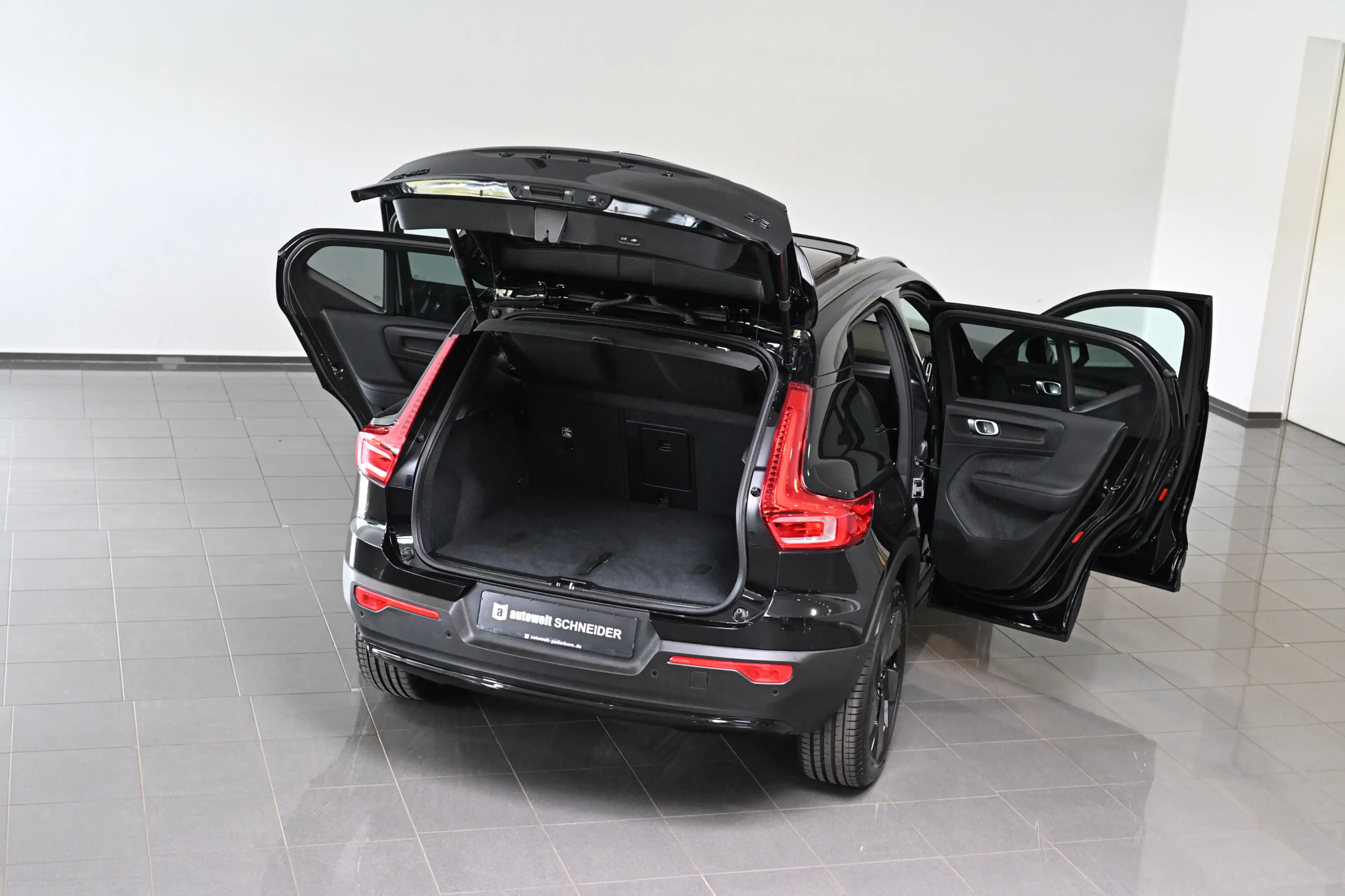 Volvo XC40 B3 Ultra Black Edition AHK Pano — photo 6