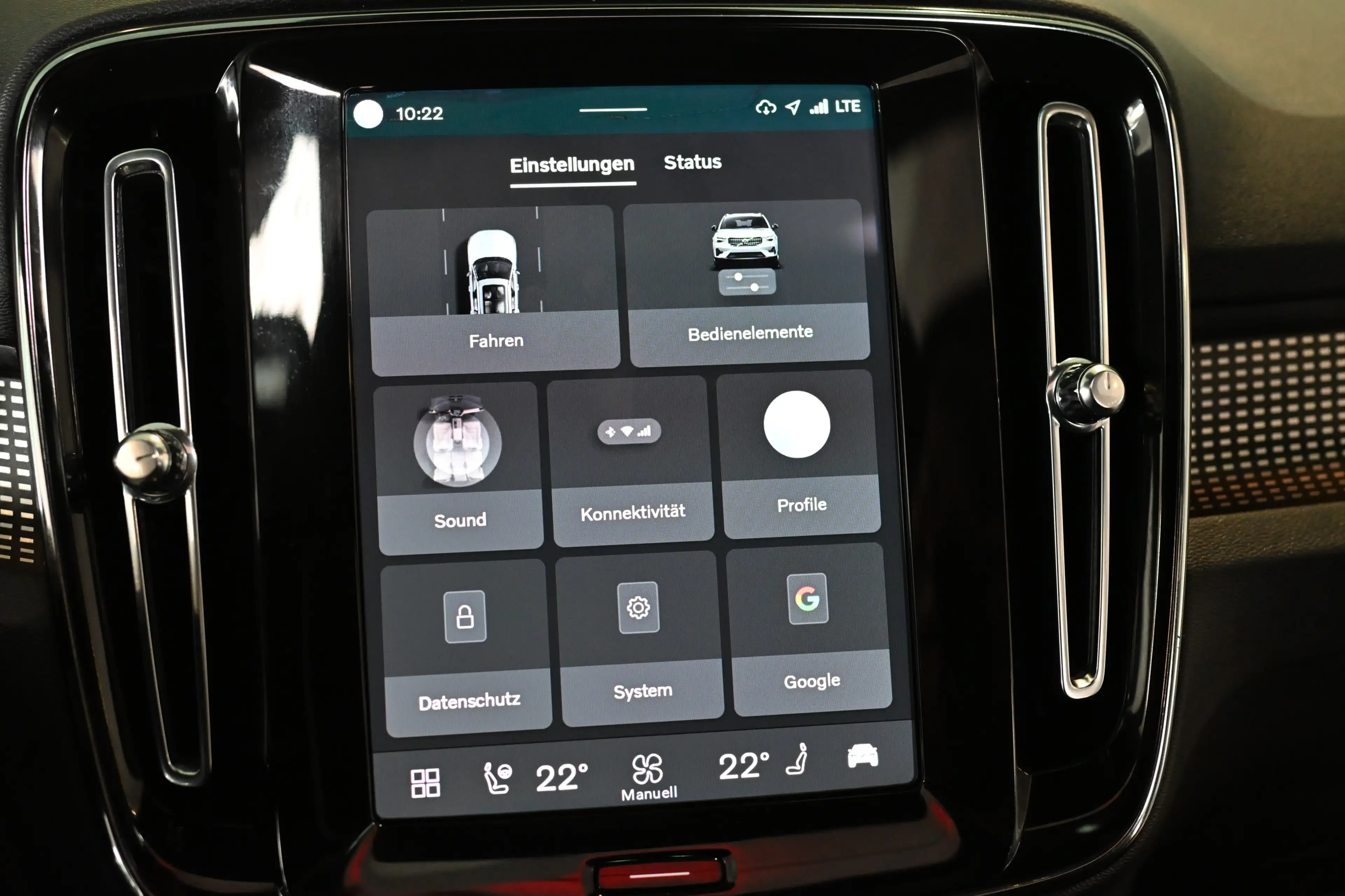 Volvo XC40 B3 Ultra Black Edition AHK Pano — photo 13