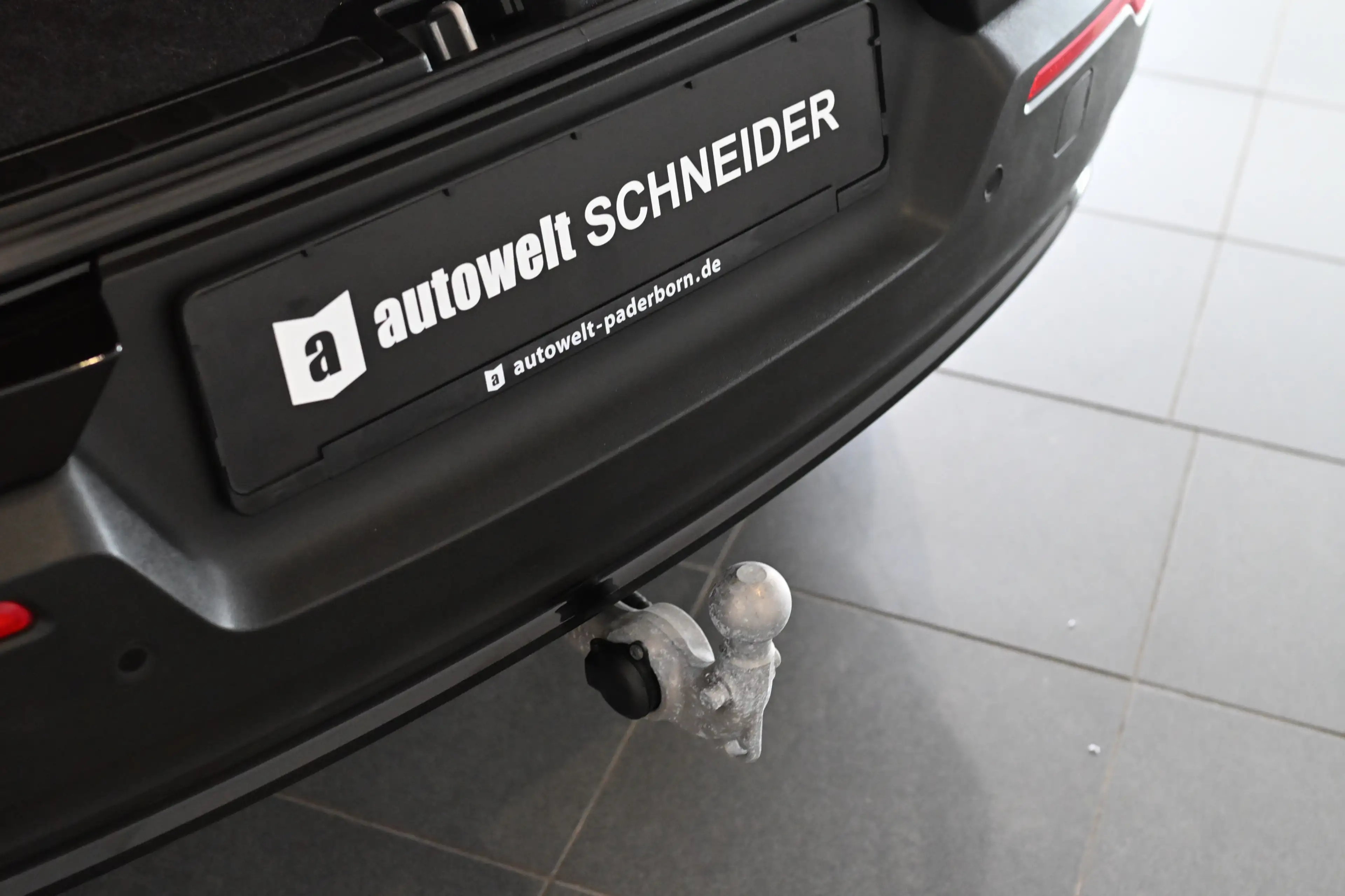 Volvo XC40 B3 Ultra Black Edition AHK Pano — photo 8