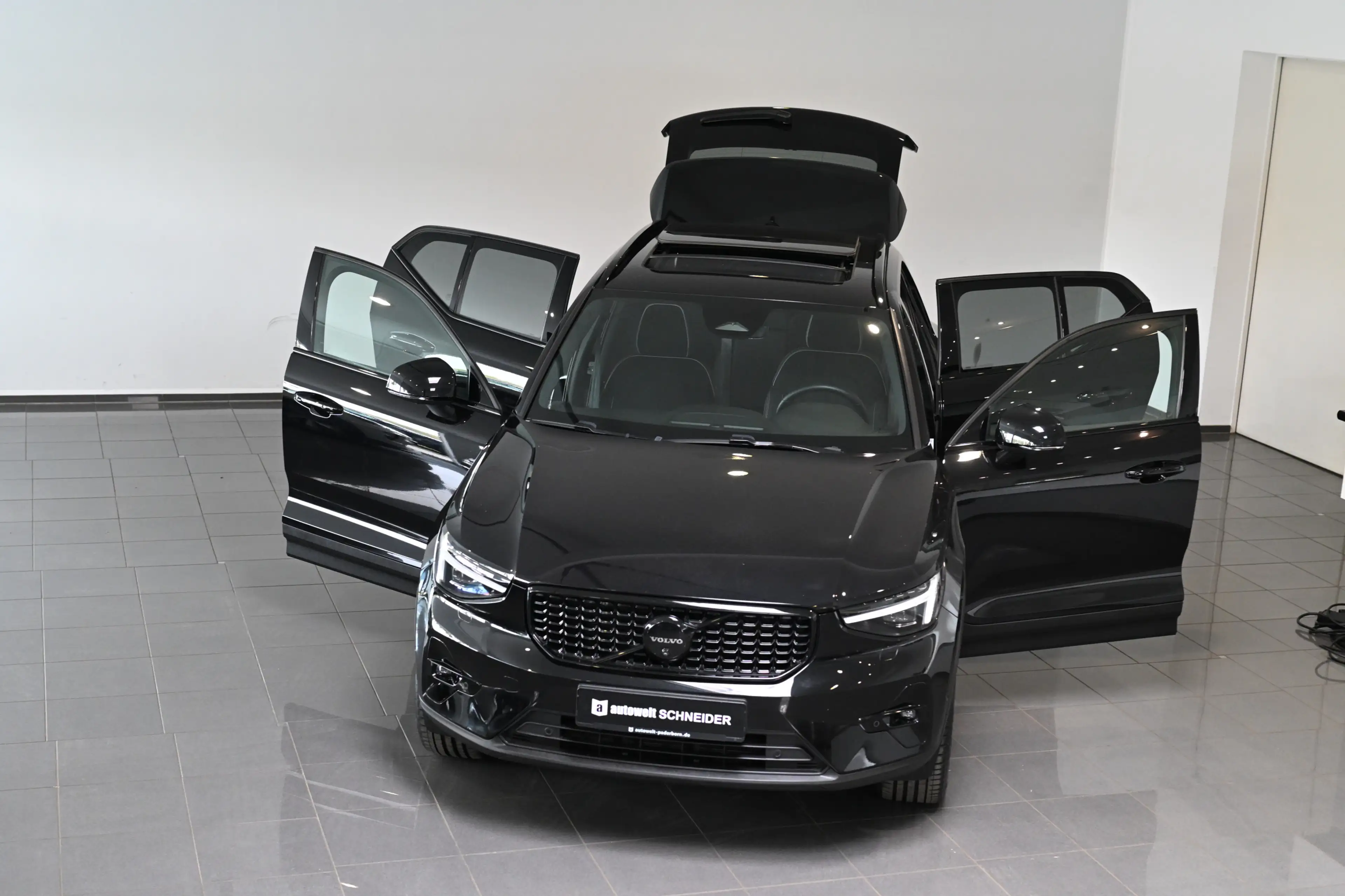 Volvo XC40 B3 Ultra Black Edition AHK Pano — photo 5