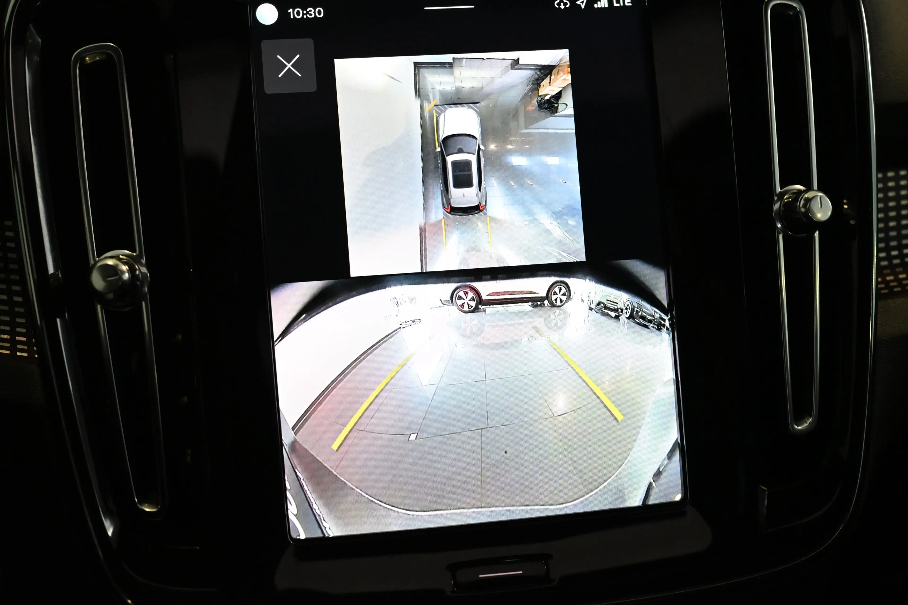 Volvo XC40 B3 Ultra Black Edition AHK Pano — photo 14
