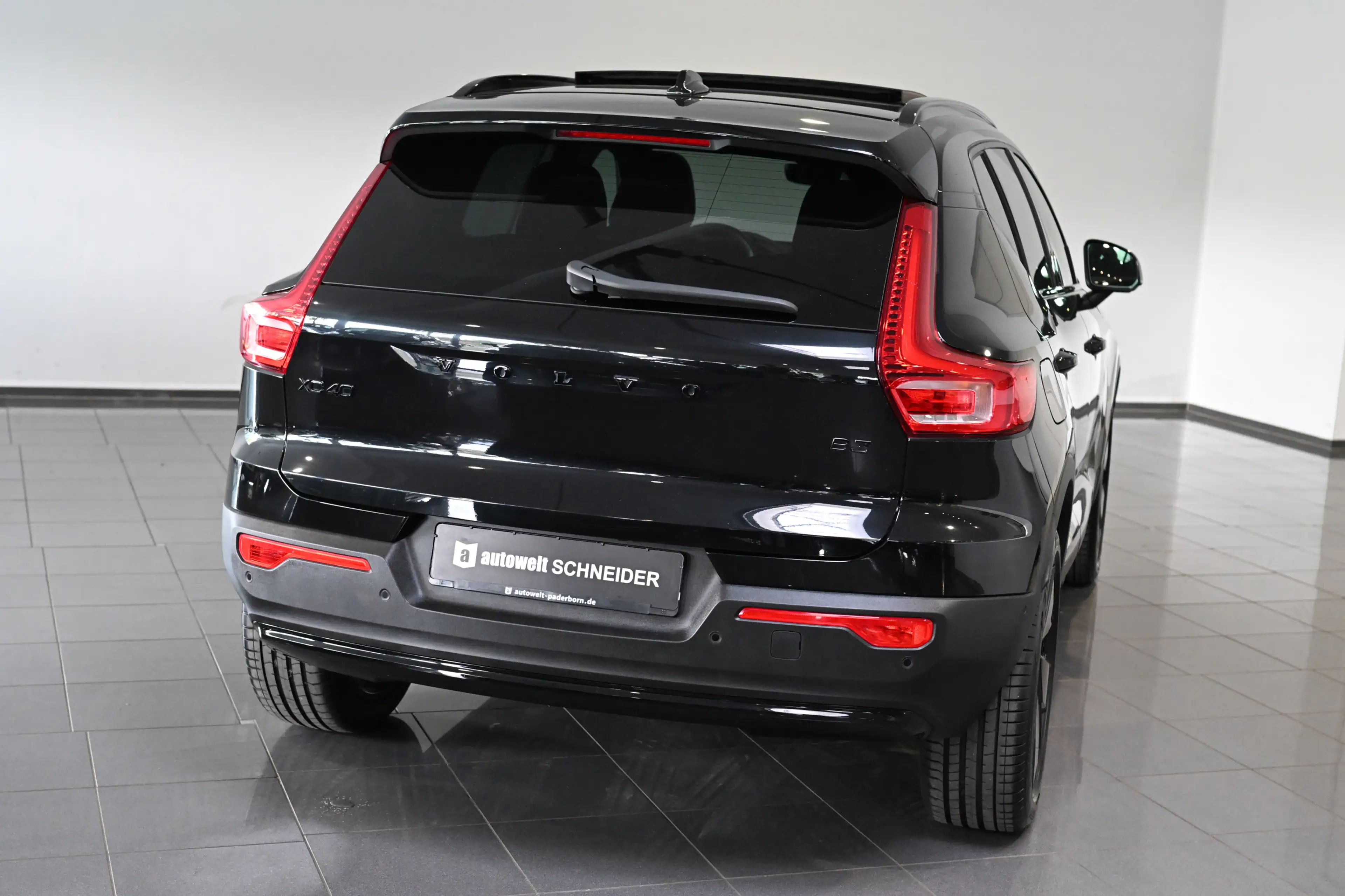 Volvo XC40 B3 Ultra Black Edition AHK Pano — photo 2
