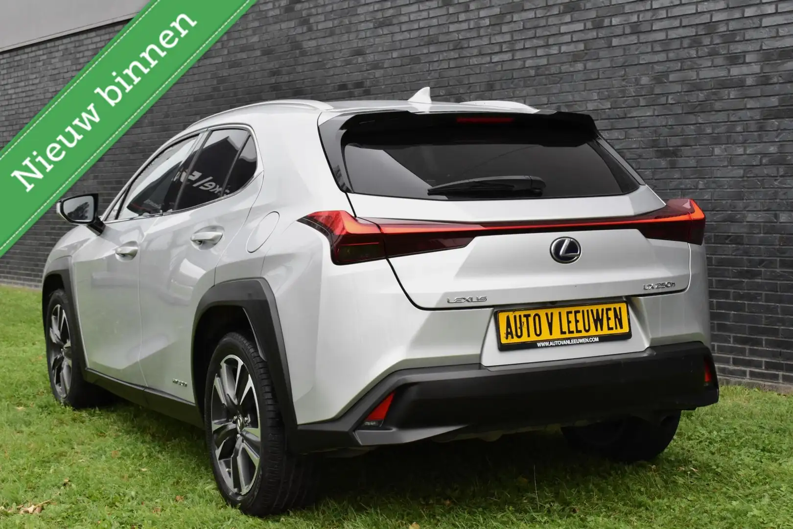 Lexus UX 250h Premium Edition LEDER/CAMERA/ACC/STOELVW/ETC.! Grijs - 2