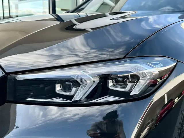 BMW 3 Series view 10