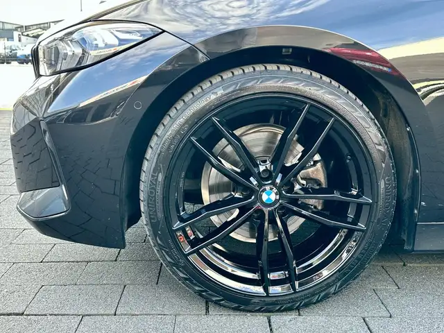 BMW 3 Series view 9