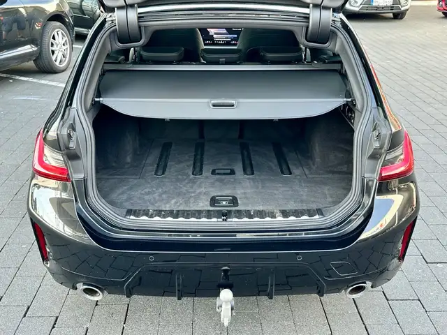 BMW 3 Series view 8