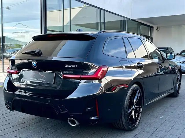 BMW 3 Series view 4