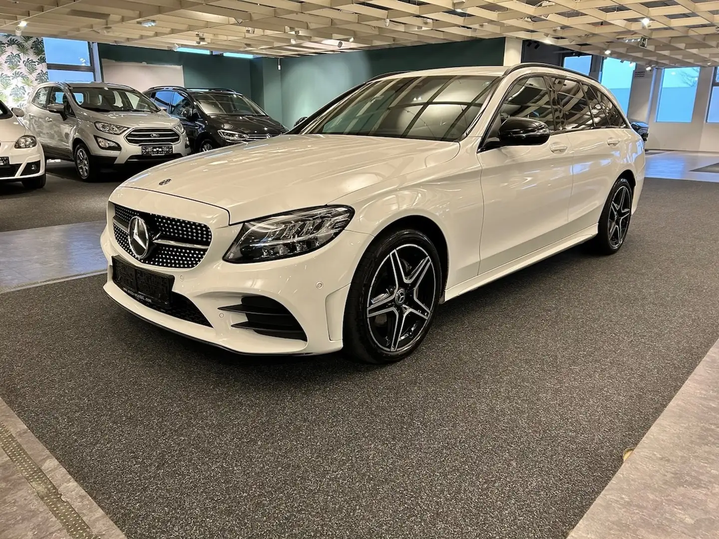 Mercedes-Benz C 220 d T 4Matic *AMG Line & Night Paket* Weiß - 1