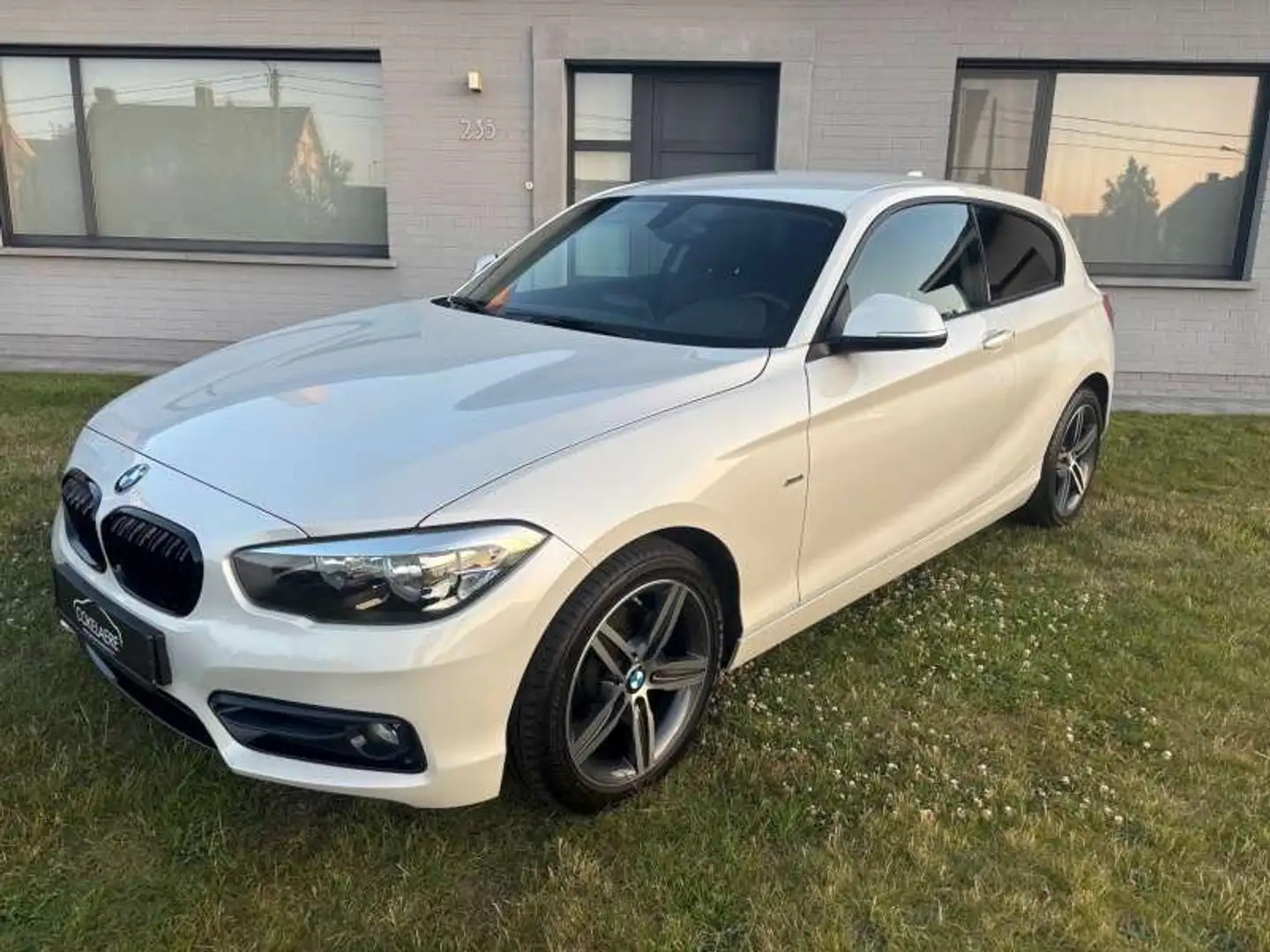 BMW 118 i Sport-Line Navi/SportSeats/PDC/Bluetooth/USB/17" Bianco - 1