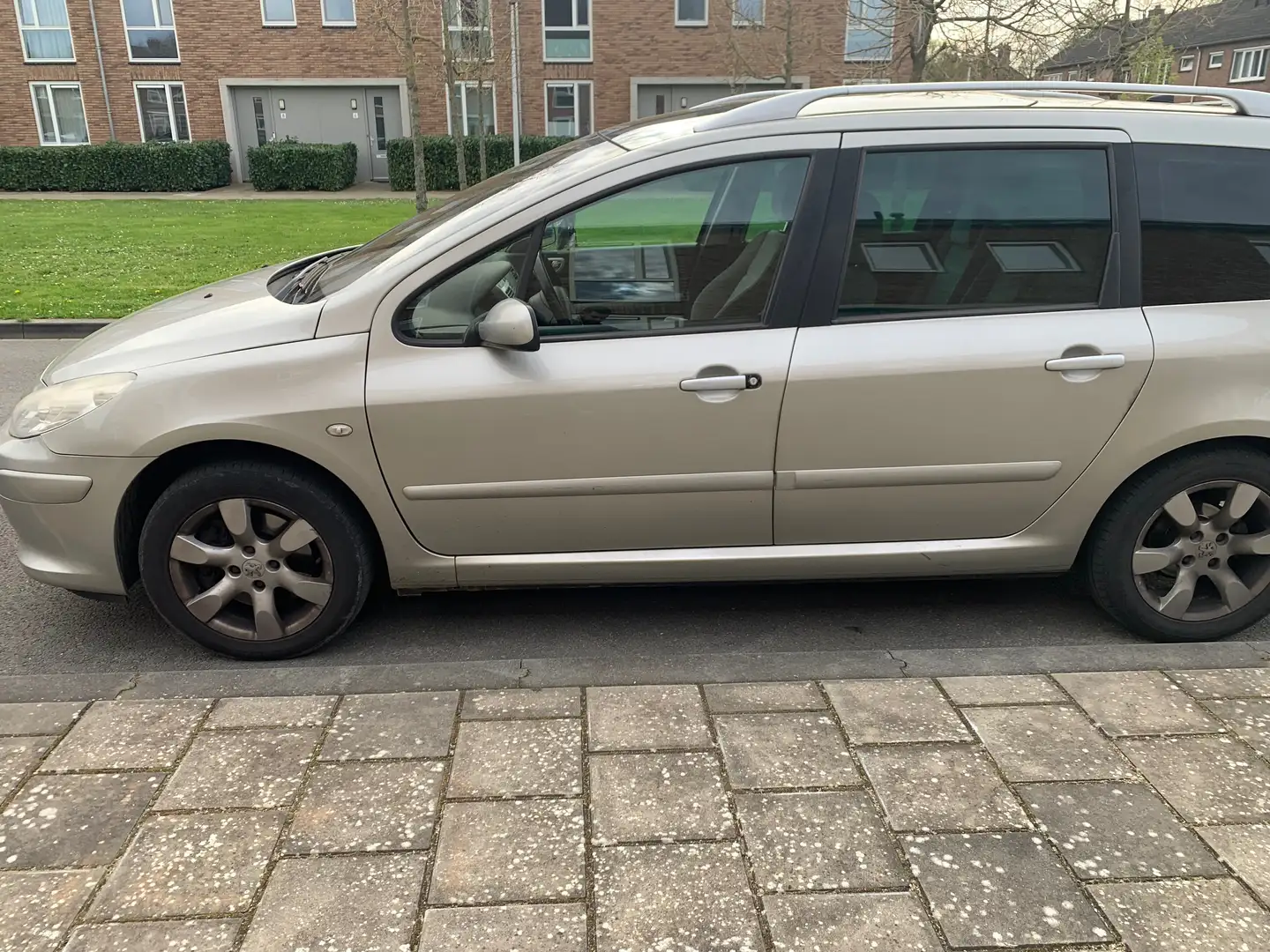 Peugeot 307 2.0 HDiF XSI Silber - 2