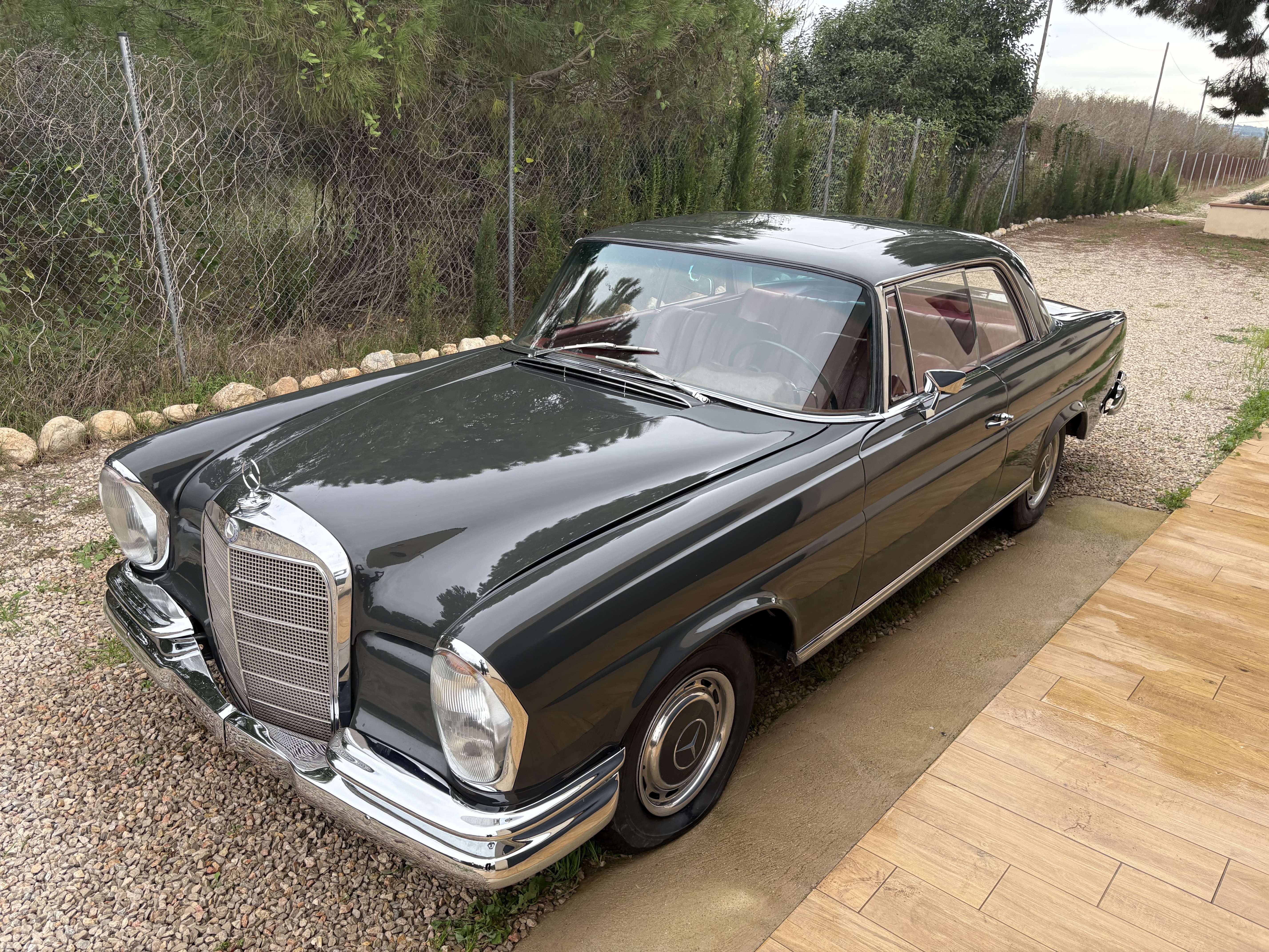 Mercedes-Benz 220 Coupe - foto 1