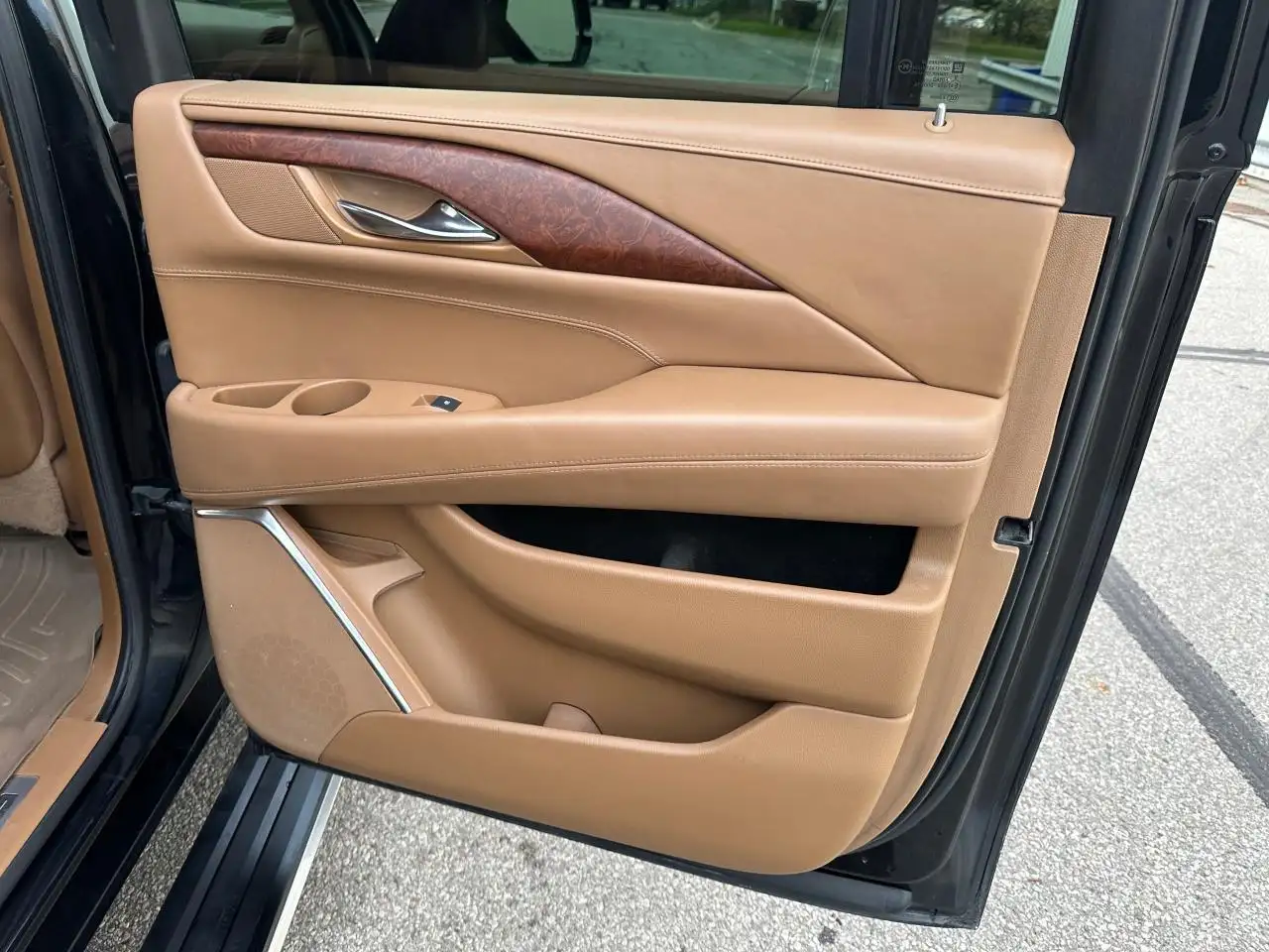 Cadillac Escalade снимка Cadillac Escalade