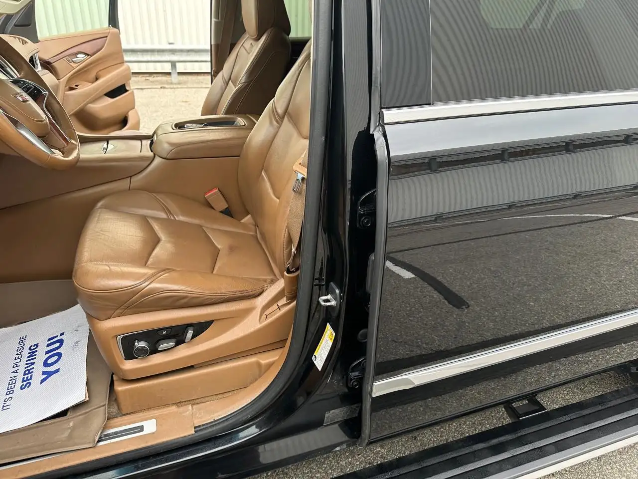 Cadillac Escalade снимка Cadillac Escalade