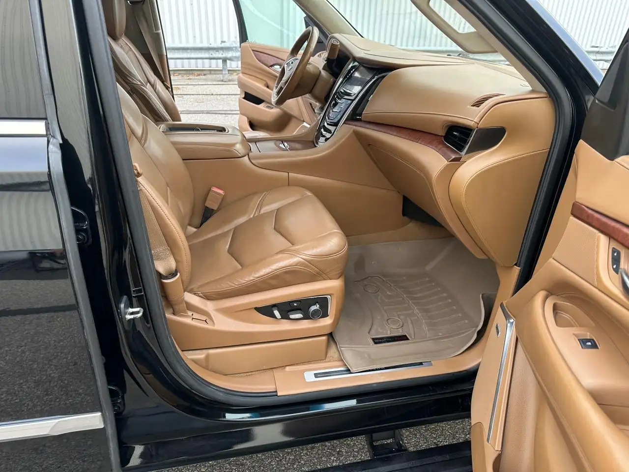 Cadillac Escalade снимка Cadillac Escalade