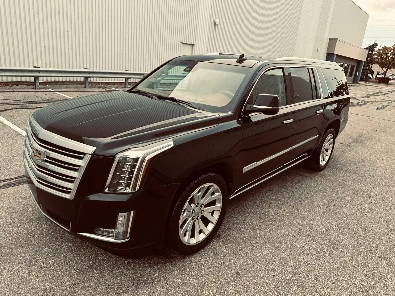 Cadillac Escalade снимка Cadillac Escalade