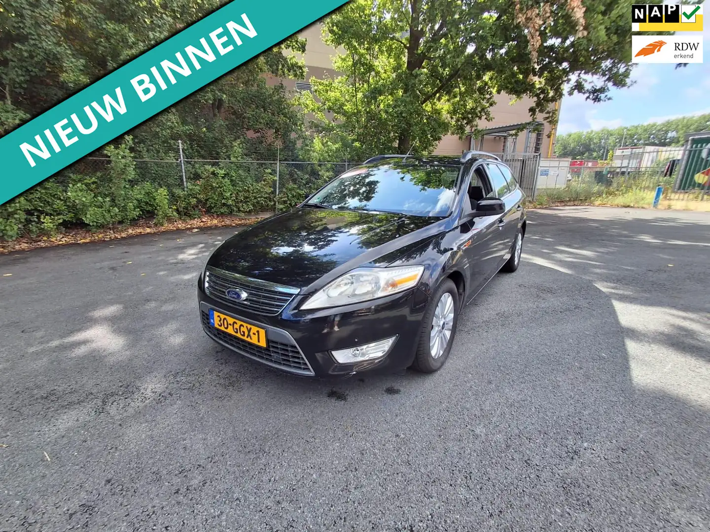 Ford Mondeo Wagon 2.0-16V Ghia NETTE AUTO RIJDT EN SCHAKELT GO Zwart - 1