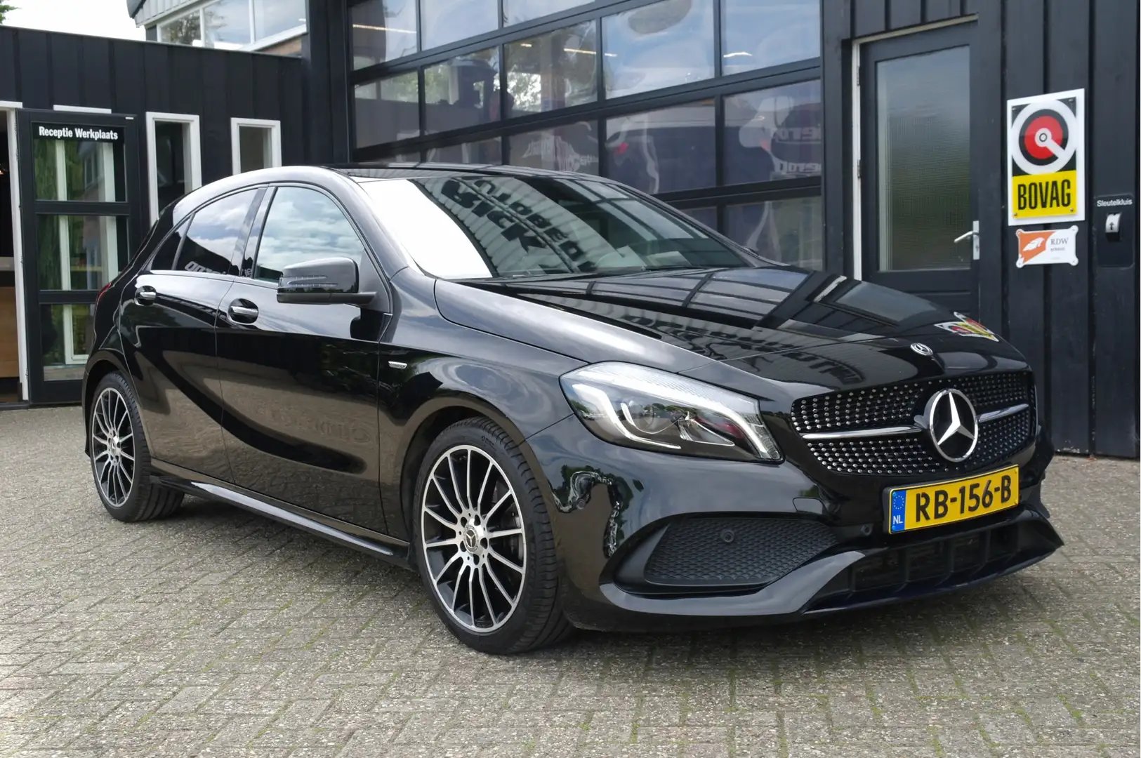 Mercedes-Benz A 160 AMG-Pakket | NL-Auto | CarPlay | Dealer Onderhoude Noir - 1