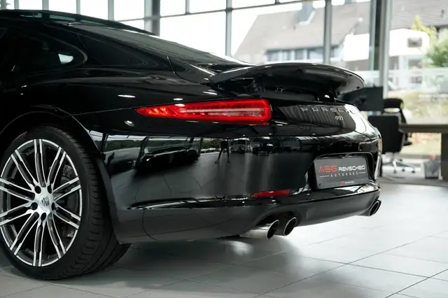 Porsche 911 view 15