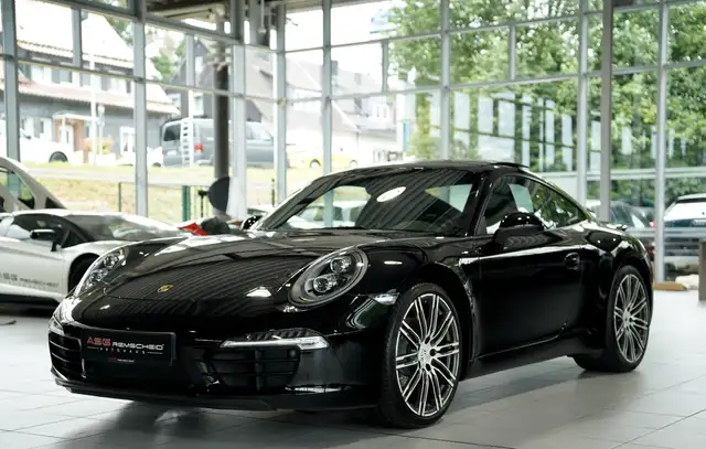 Porsche 911 view 5