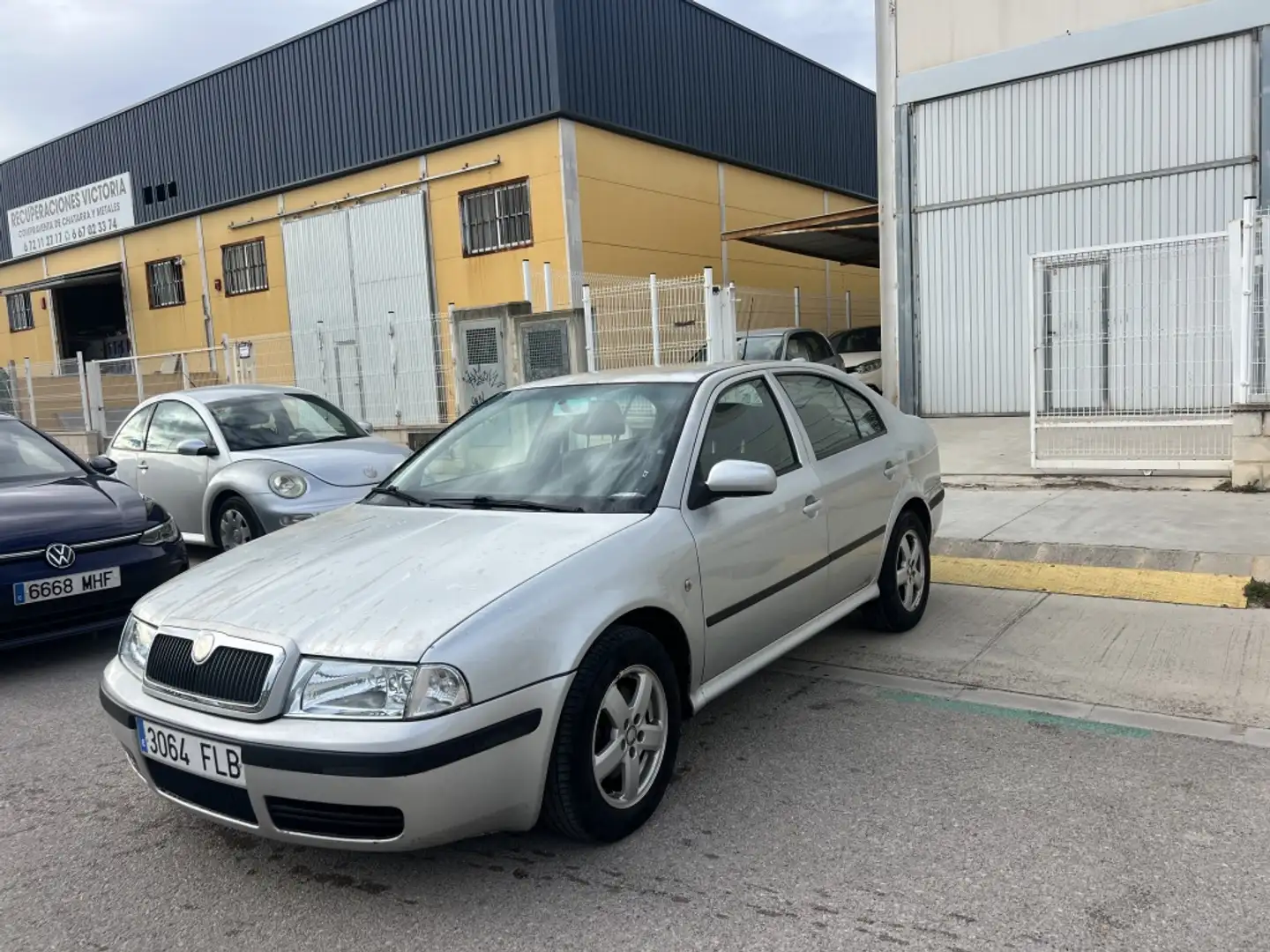 Skoda Octavia Berlina Manual de 5 Puertas Grau - 1