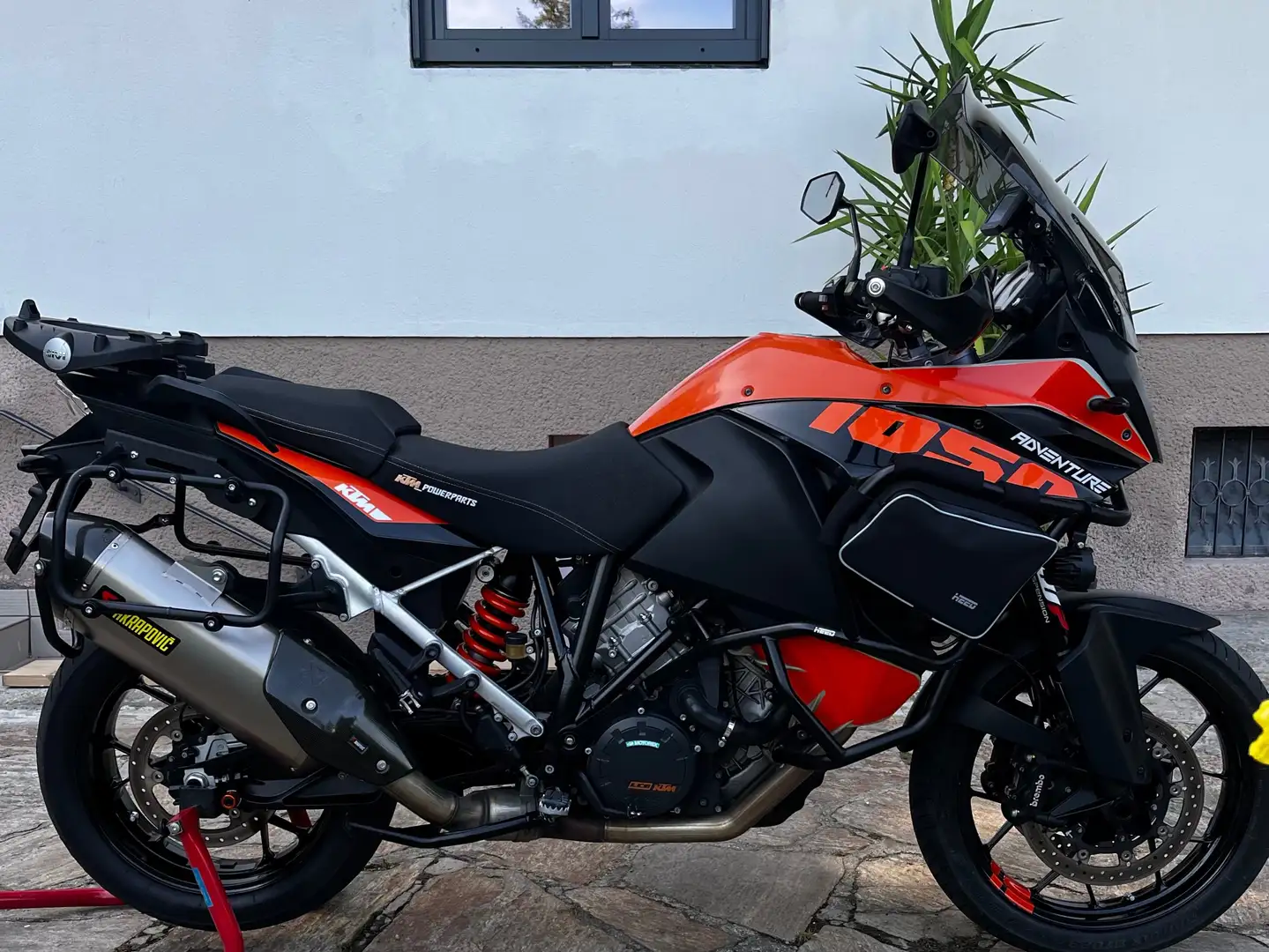 KTM 1050 Adventure - 1