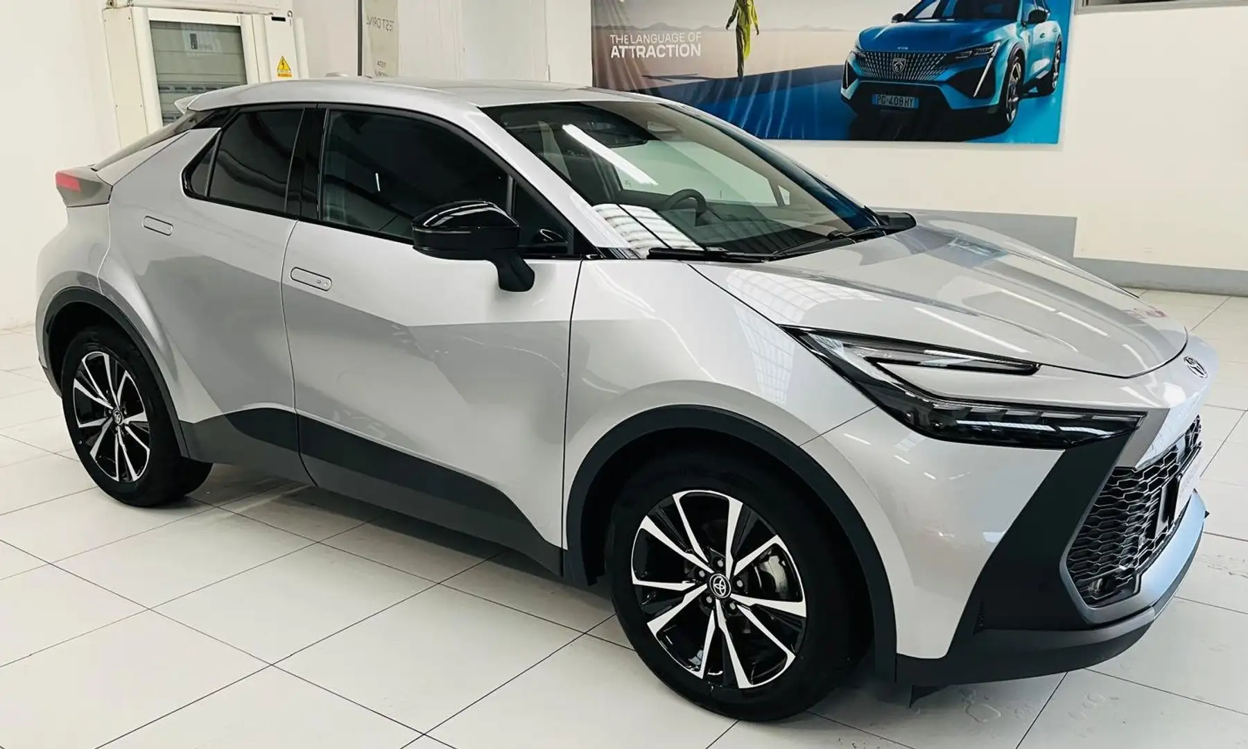 Toyota C-HR C-HR II 1.8 hev Trend fwd e-cvt Argent - 2